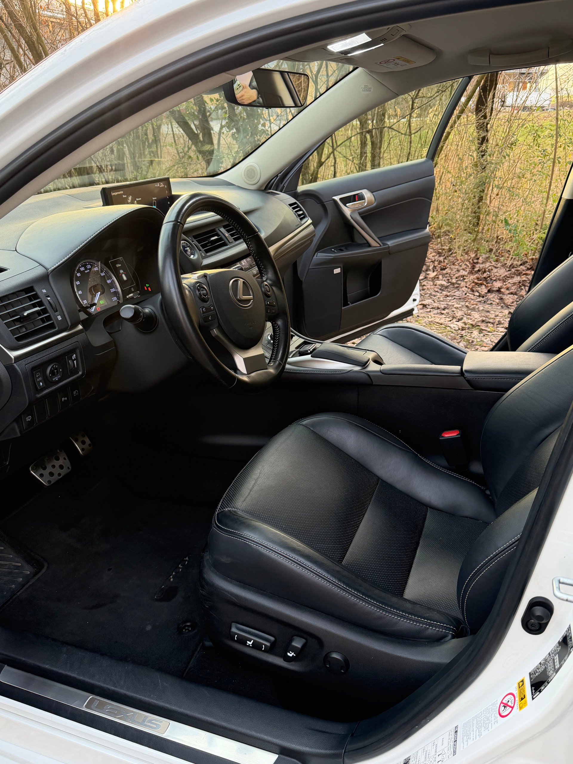 LEXUS CT 200h 1.8 excellence CVT-image-9