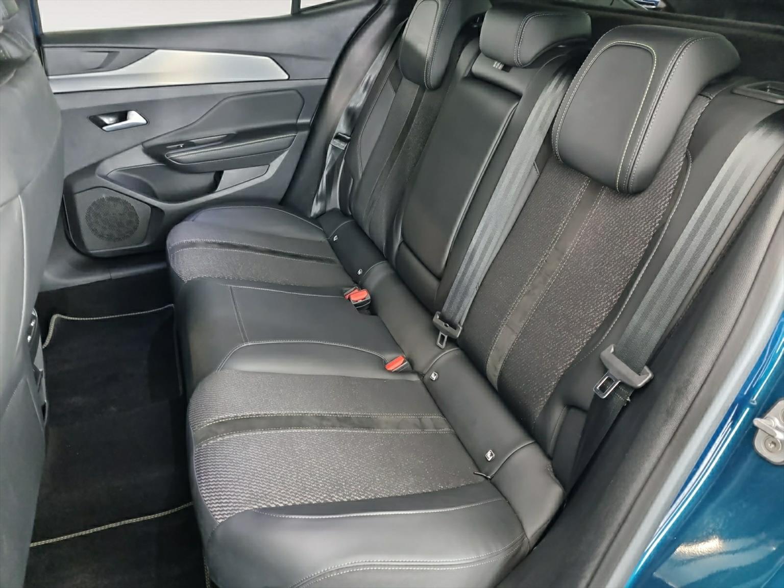 PEUGEOT 408 1.6 PHEV 225 GT-image-5