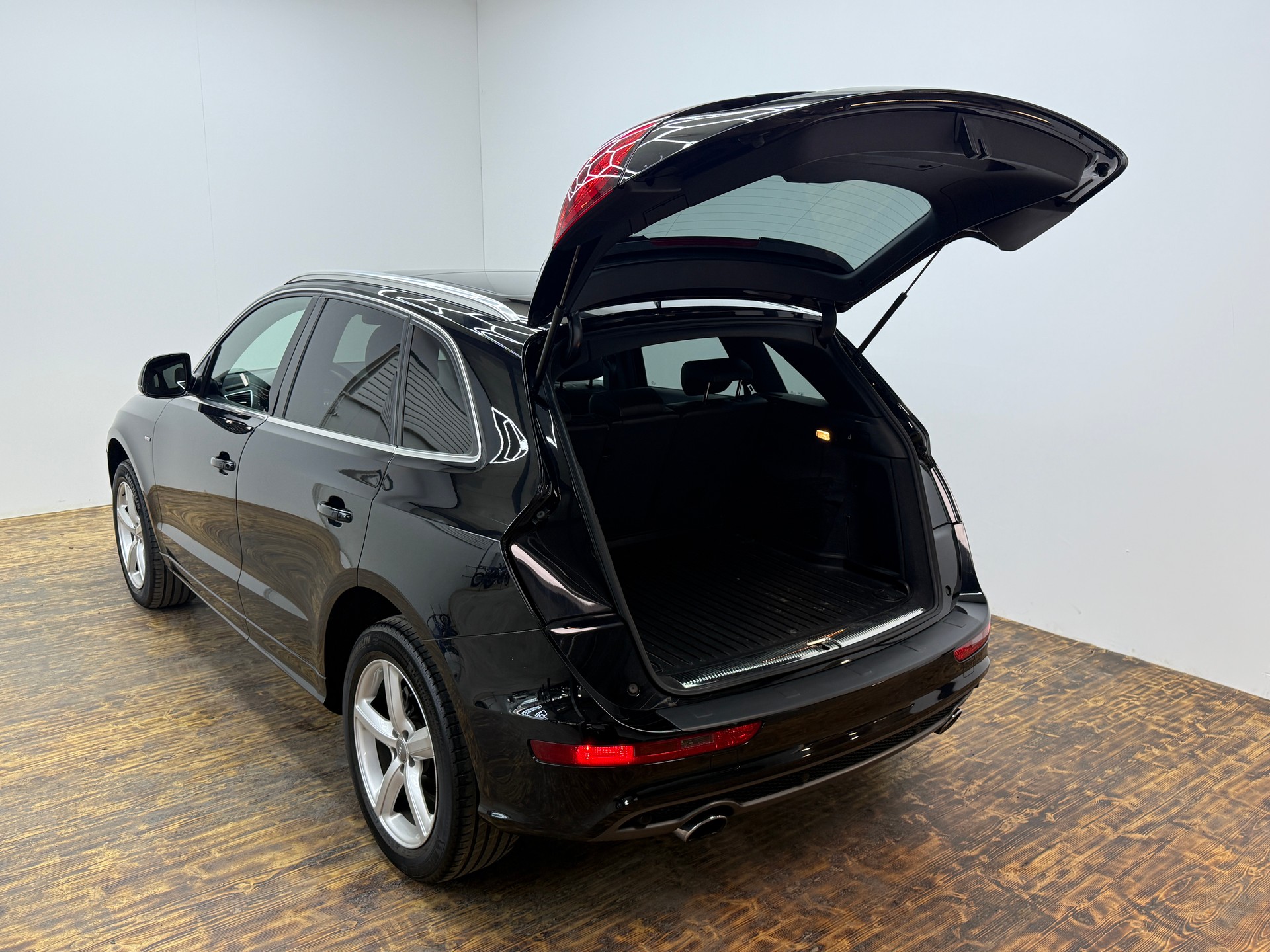 AUDI Q5 2.0 TFSI quattro tiptronic-image-23