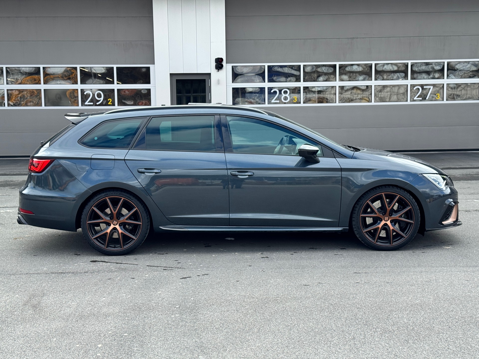 SEAT Leon ST 2.0TSI Cupra R340 4Drive DSG-showroom-element-3