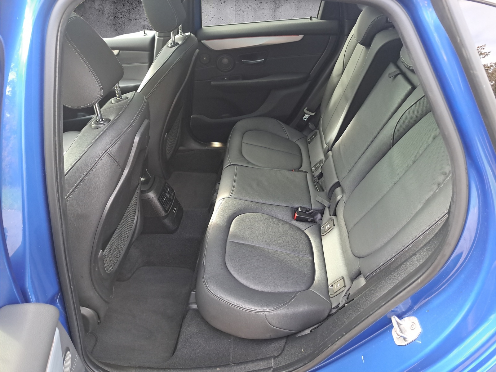 BMW 220d xDrive Active Tourer Steptronic M Sport-image-14