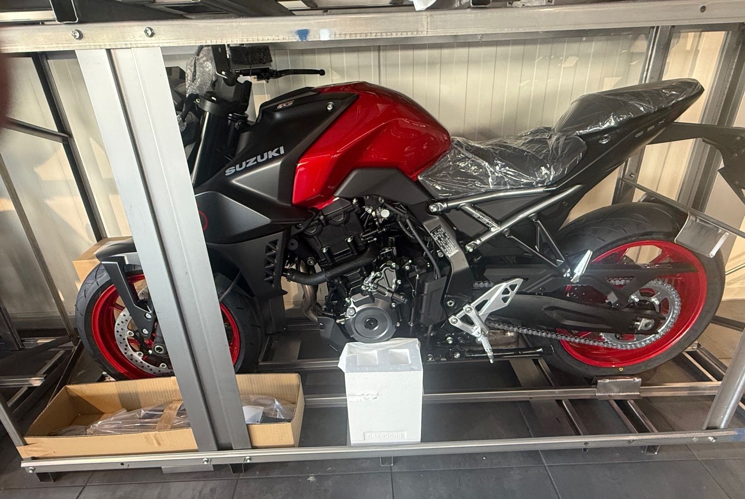 SUZUKI GSX-8S