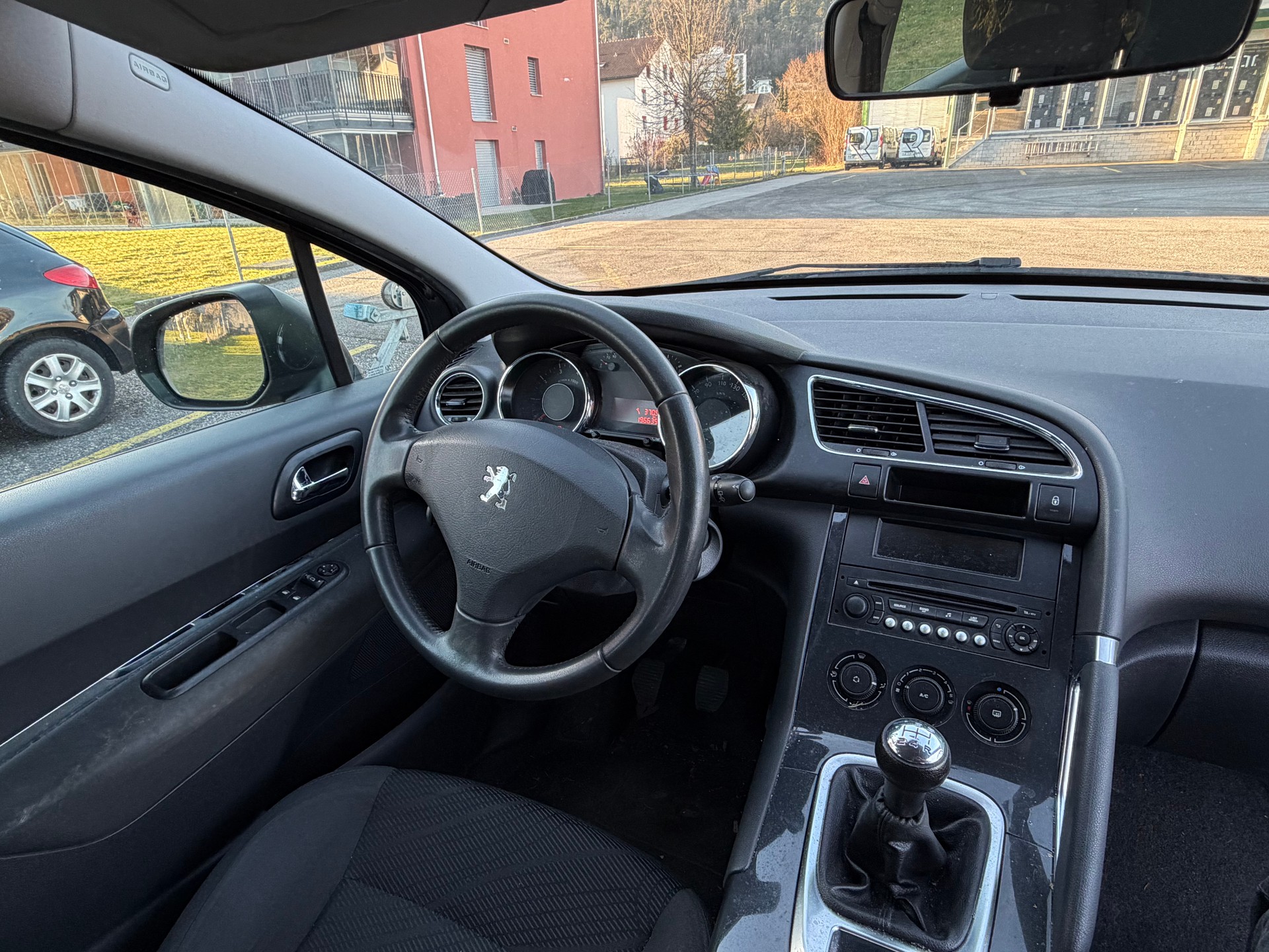 PEUGEOT 3008 1.6 16V VTI Access-image-5