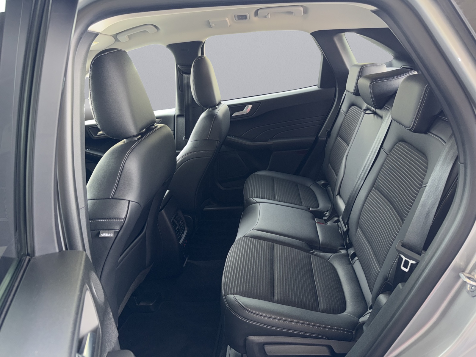 FORD Kuga 2.5 Hybrid Titanium X 4x4-image-15