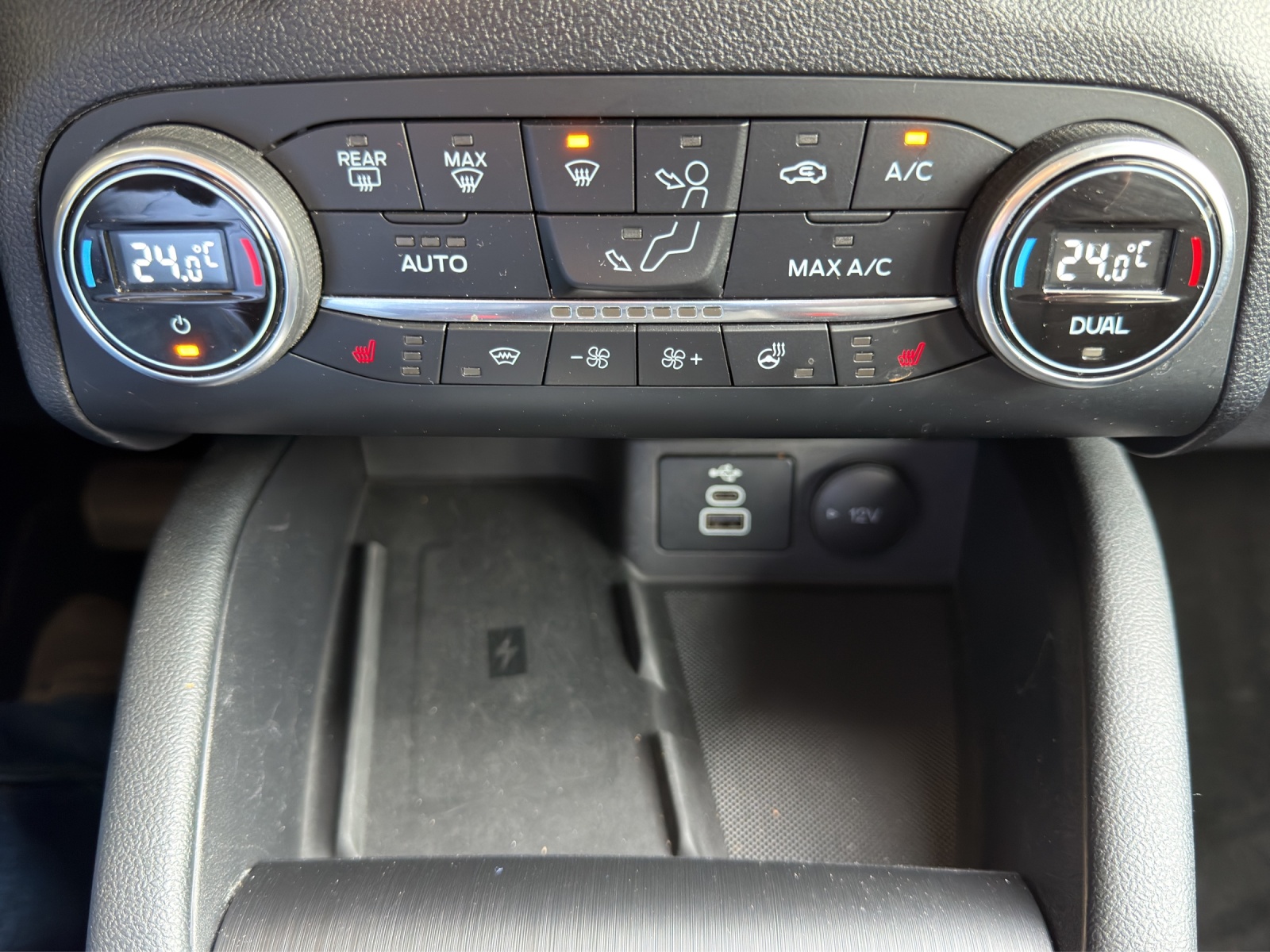 FORD Kuga 2.5 Hybrid Titanium X 4x4-image-13