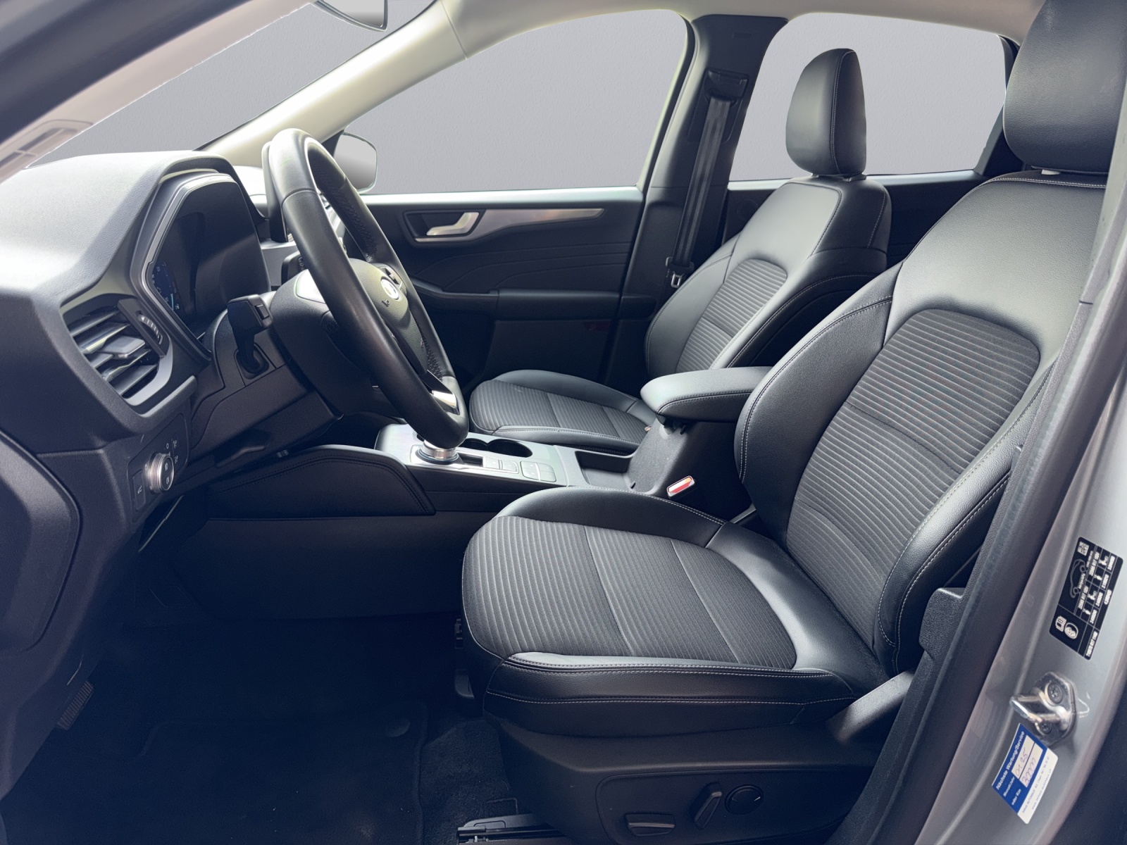 FORD Kuga 2.5 Hybrid Titanium X 4x4-image-8
