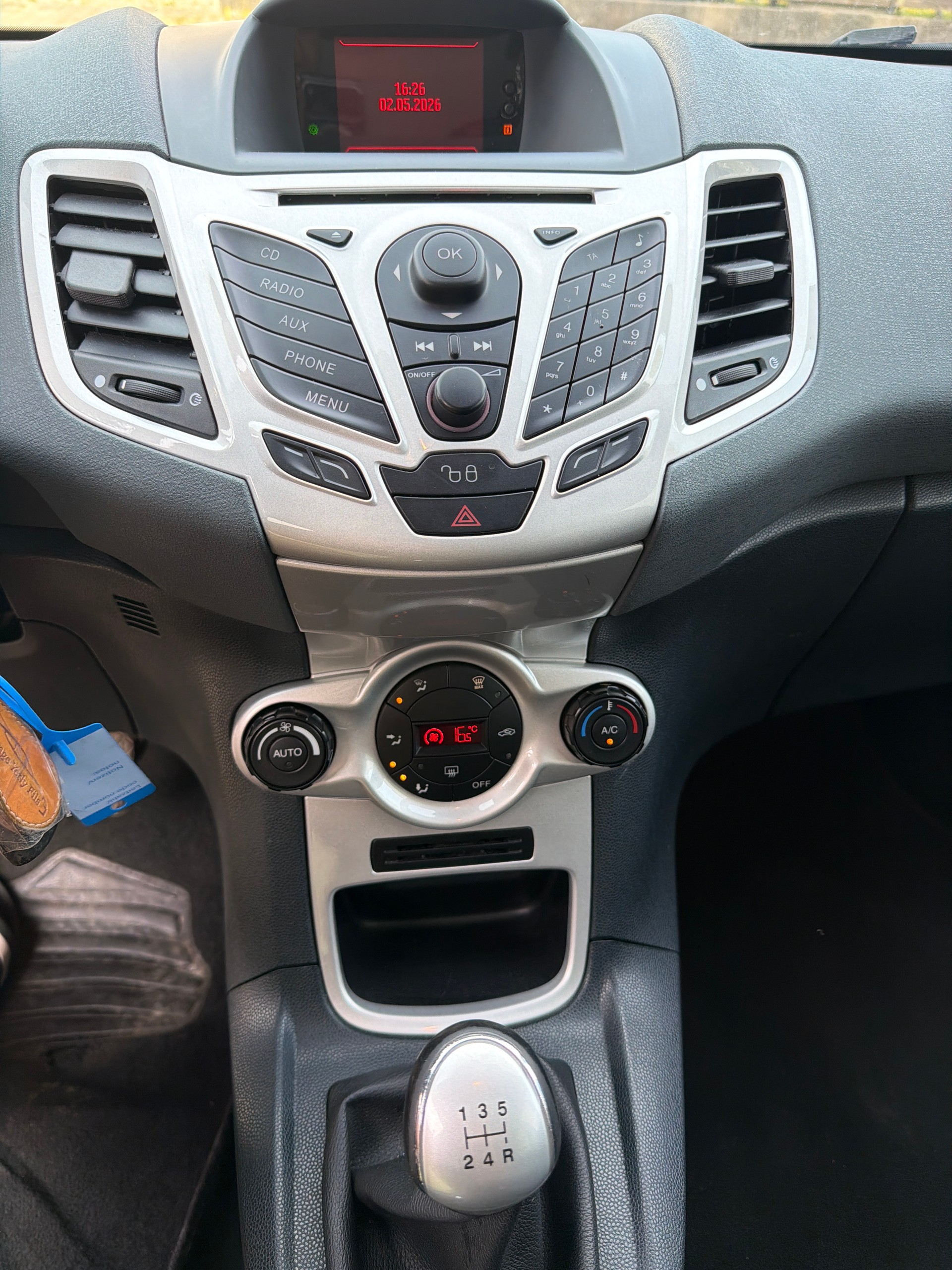 FORD Fiesta 1.4 16V Titanium-image-15