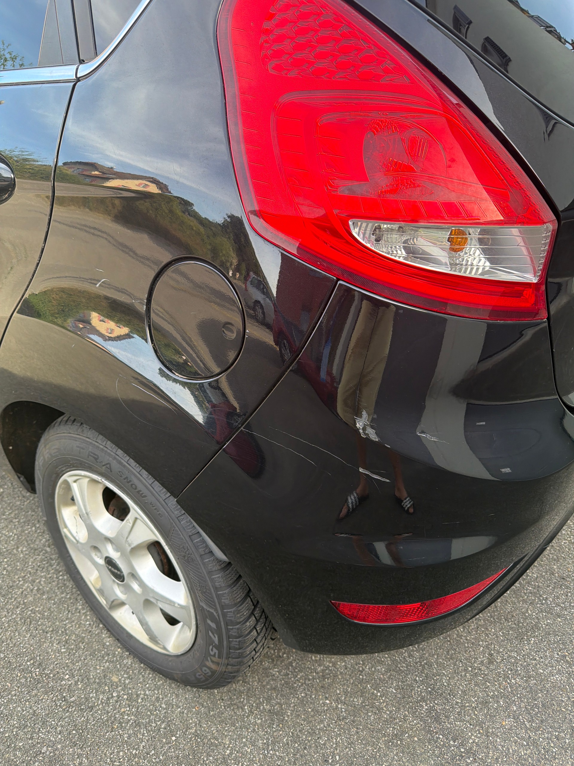 FORD Fiesta 1.4 16V Titanium-image-12