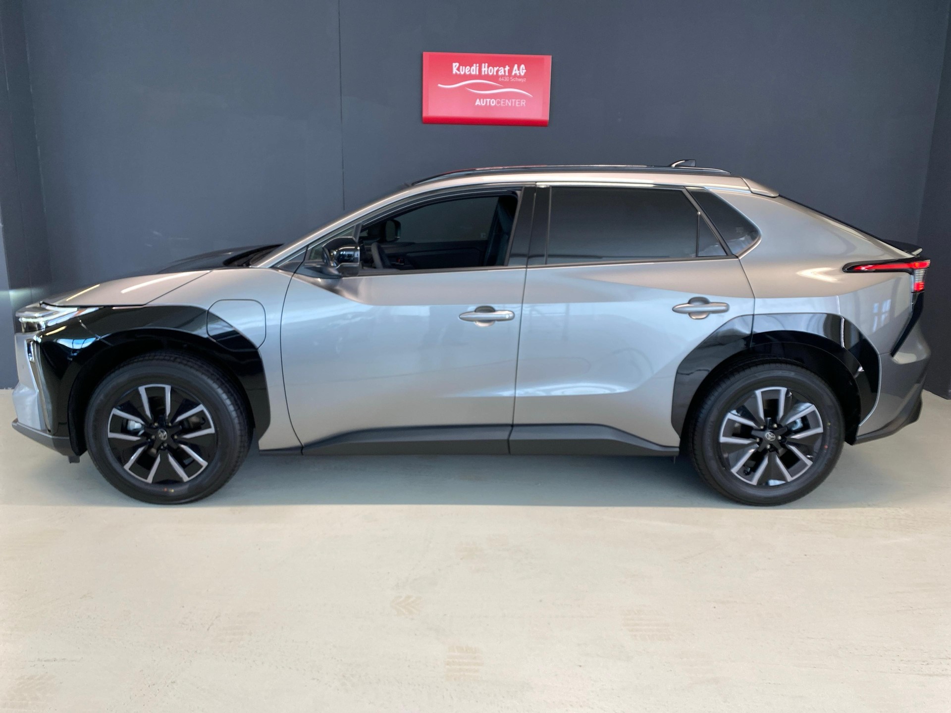 TOYOTA bZ4X Style AWD-showroom-element-3