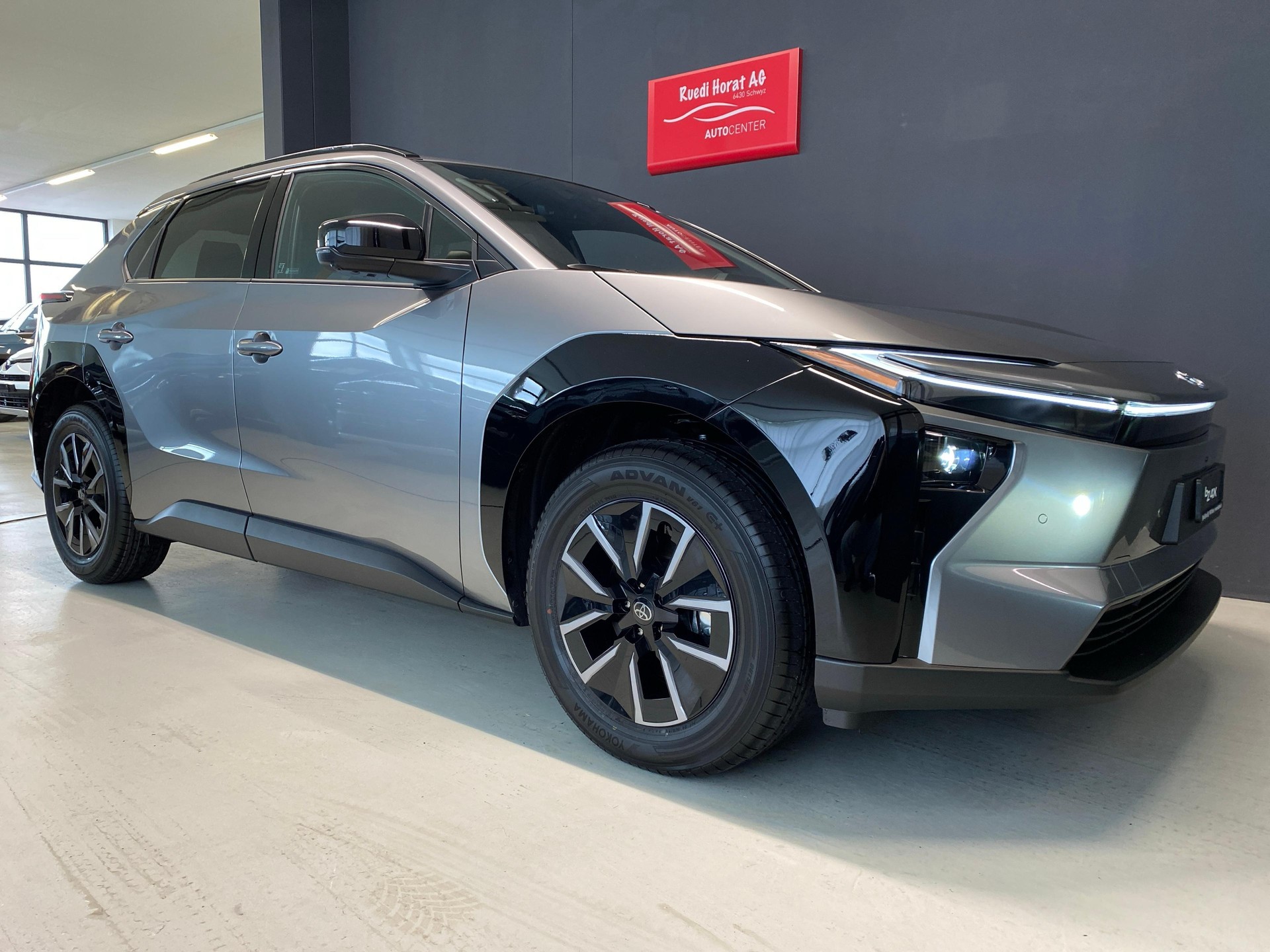 TOYOTA bZ4X Style AWD-showroom-element-2
