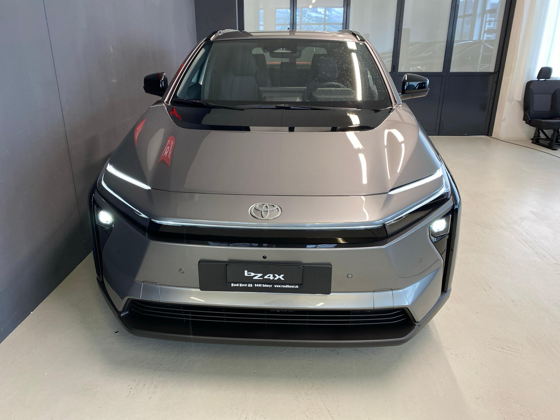 TOYOTA bZ4X Style AWD-showroom-element-1