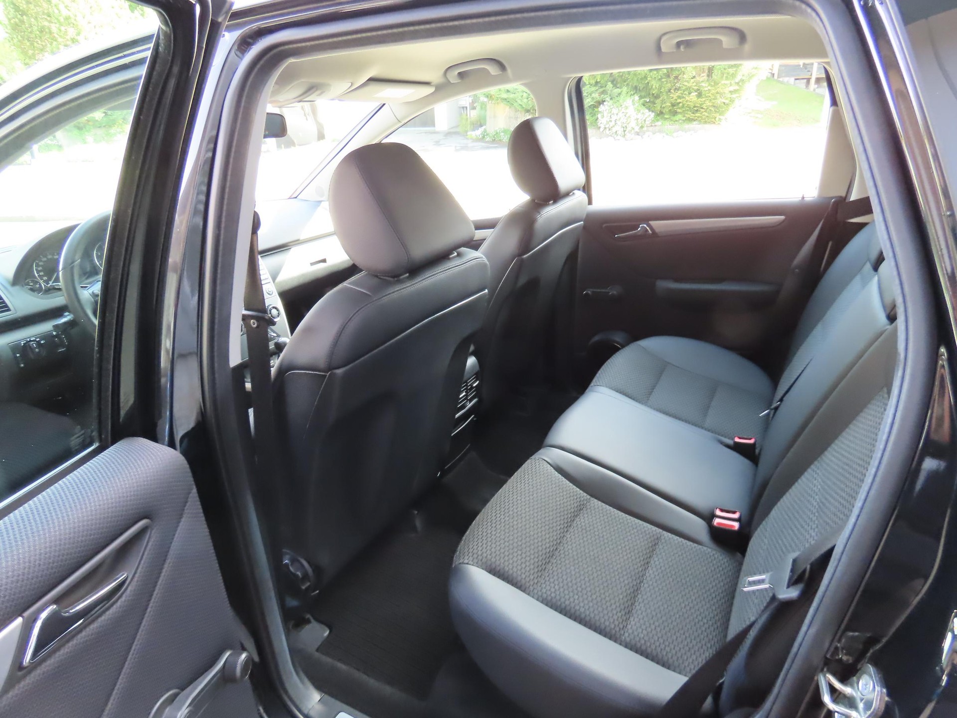 MERCEDES-BENZ A 180 Avantgarde-image-7