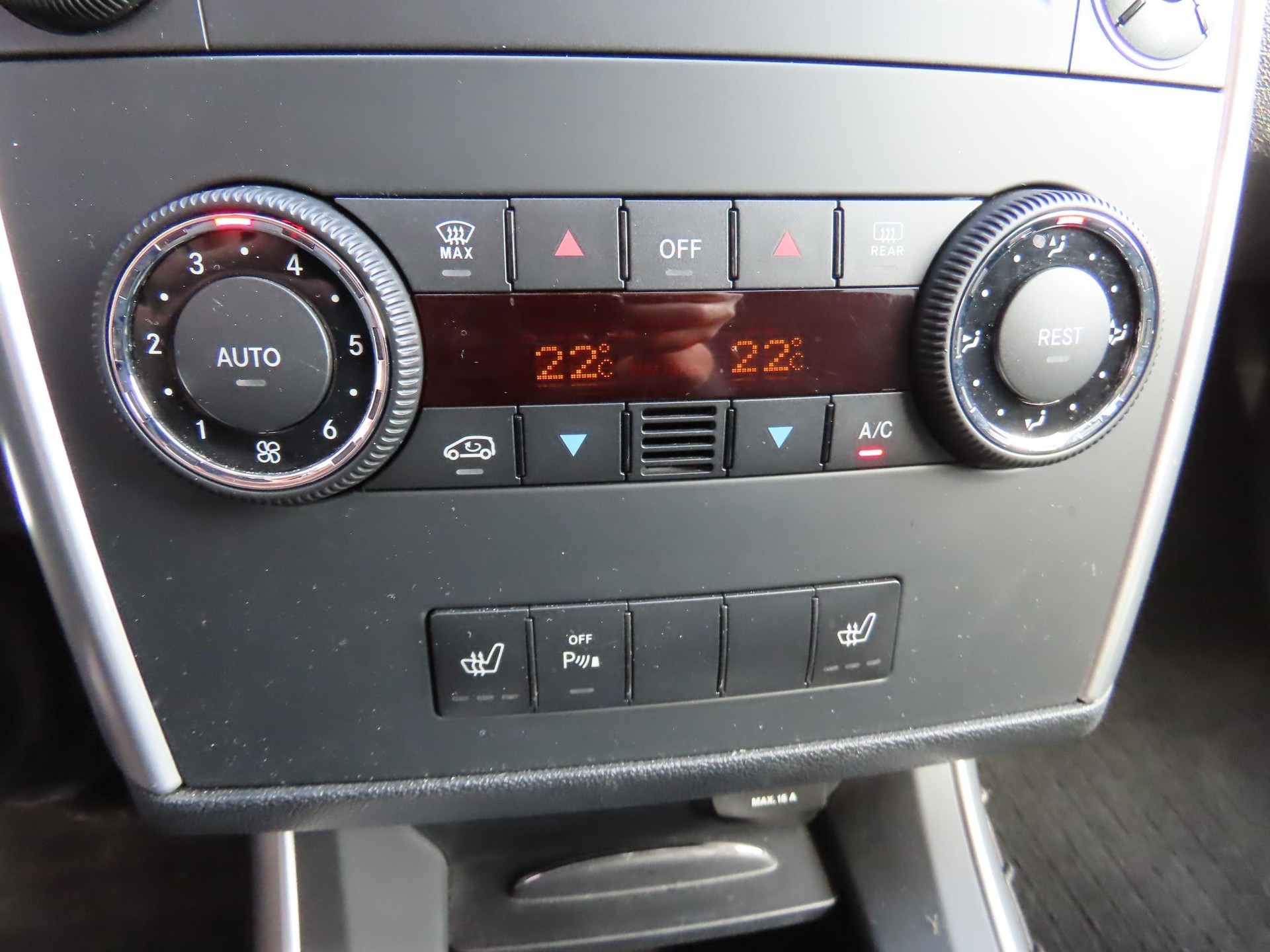 MERCEDES-BENZ A 180 Avantgarde-image-10