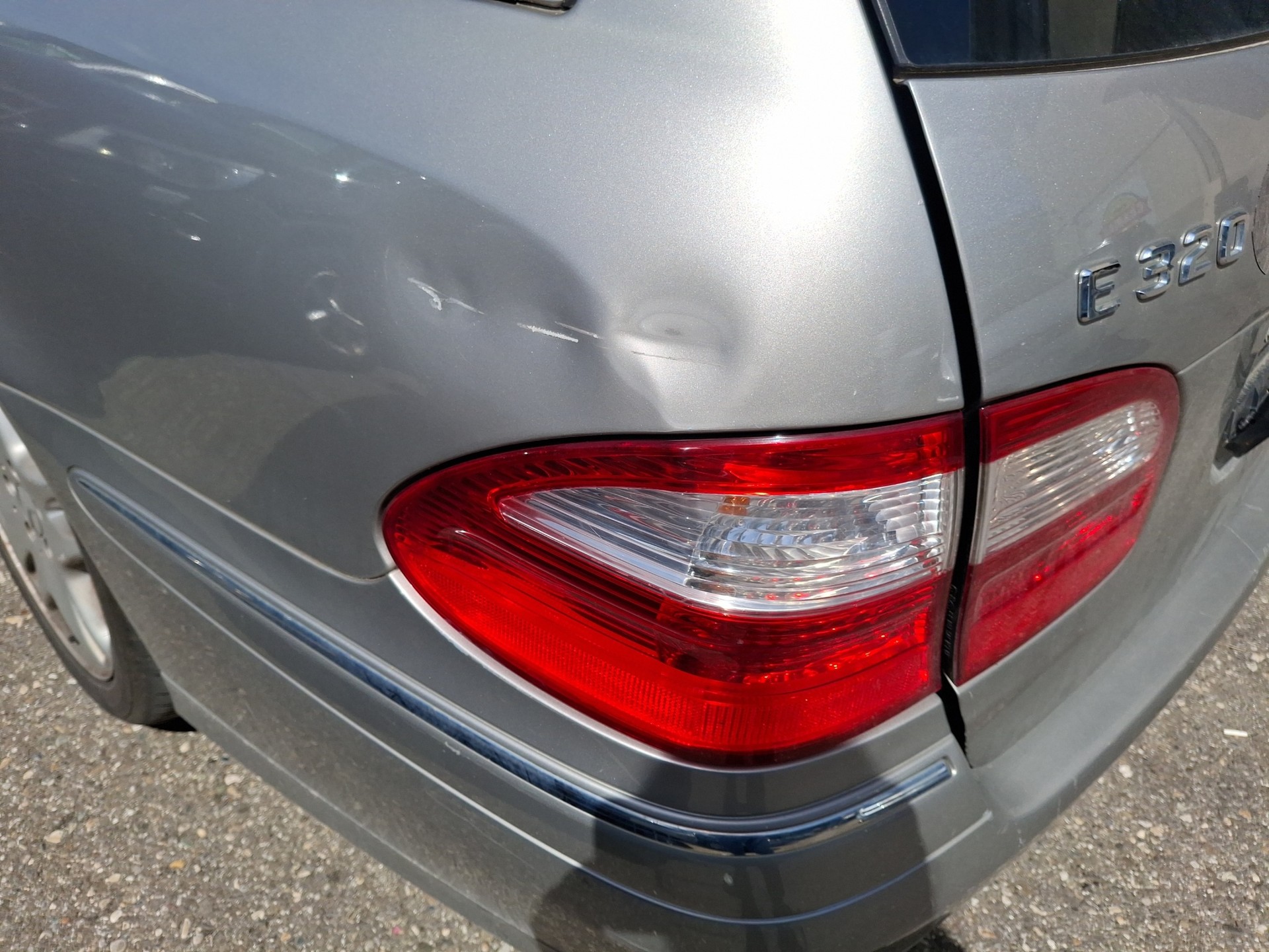 MERCEDES-BENZ E 320 Avantgarde 4Matic Automatic-image-12