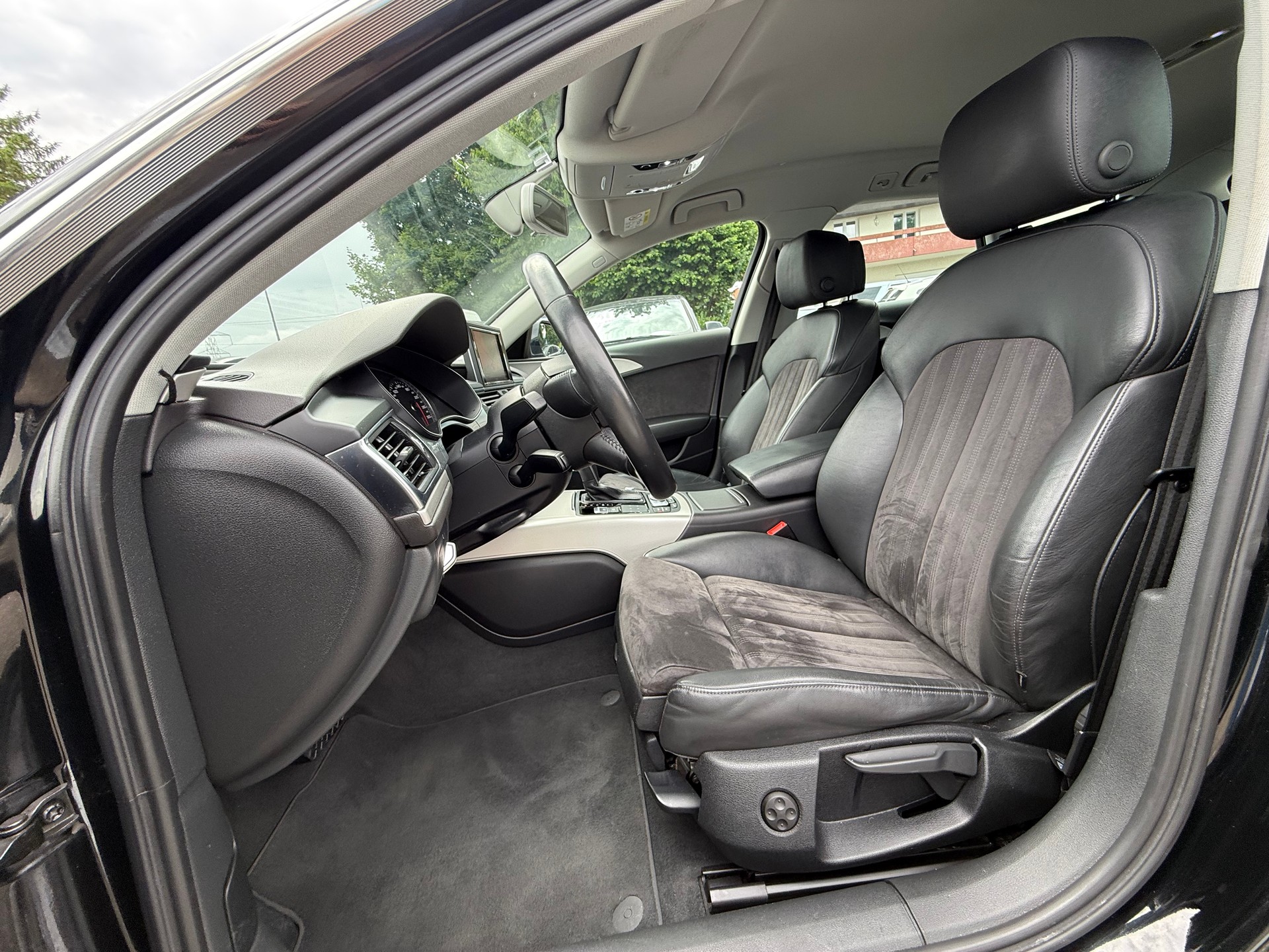 AUDI A6 Avant 2.0 TDI quattro S-tronic-image-9