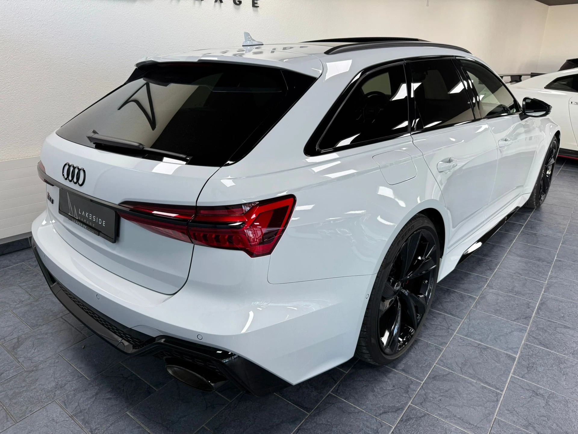 AUDI RS6 Avant 4.0 TFSI V8 Performance quattro-showroom-element-3