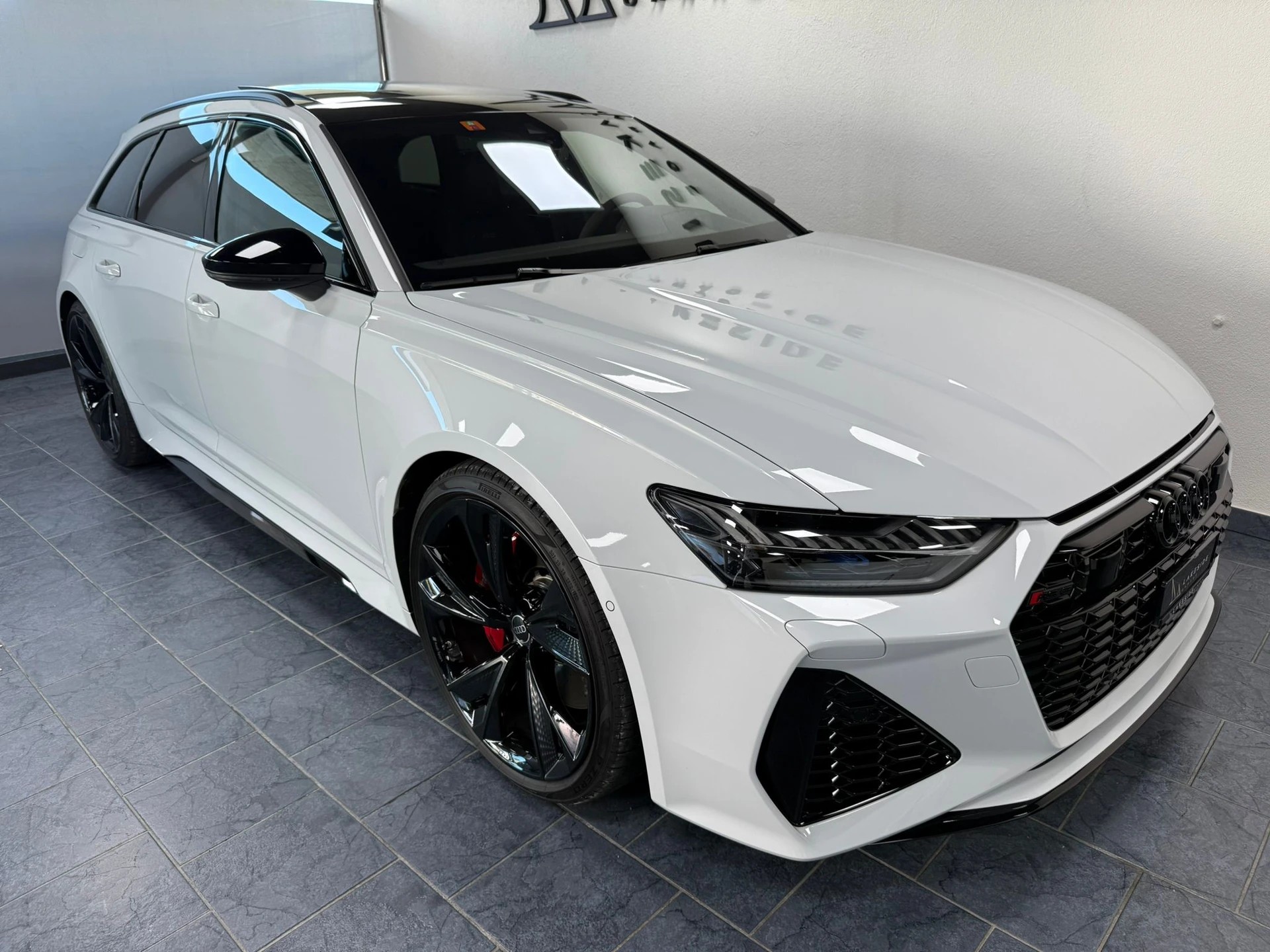 AUDI RS6 Avant 4.0 TFSI V8 Performance quattro-showroom-element-2