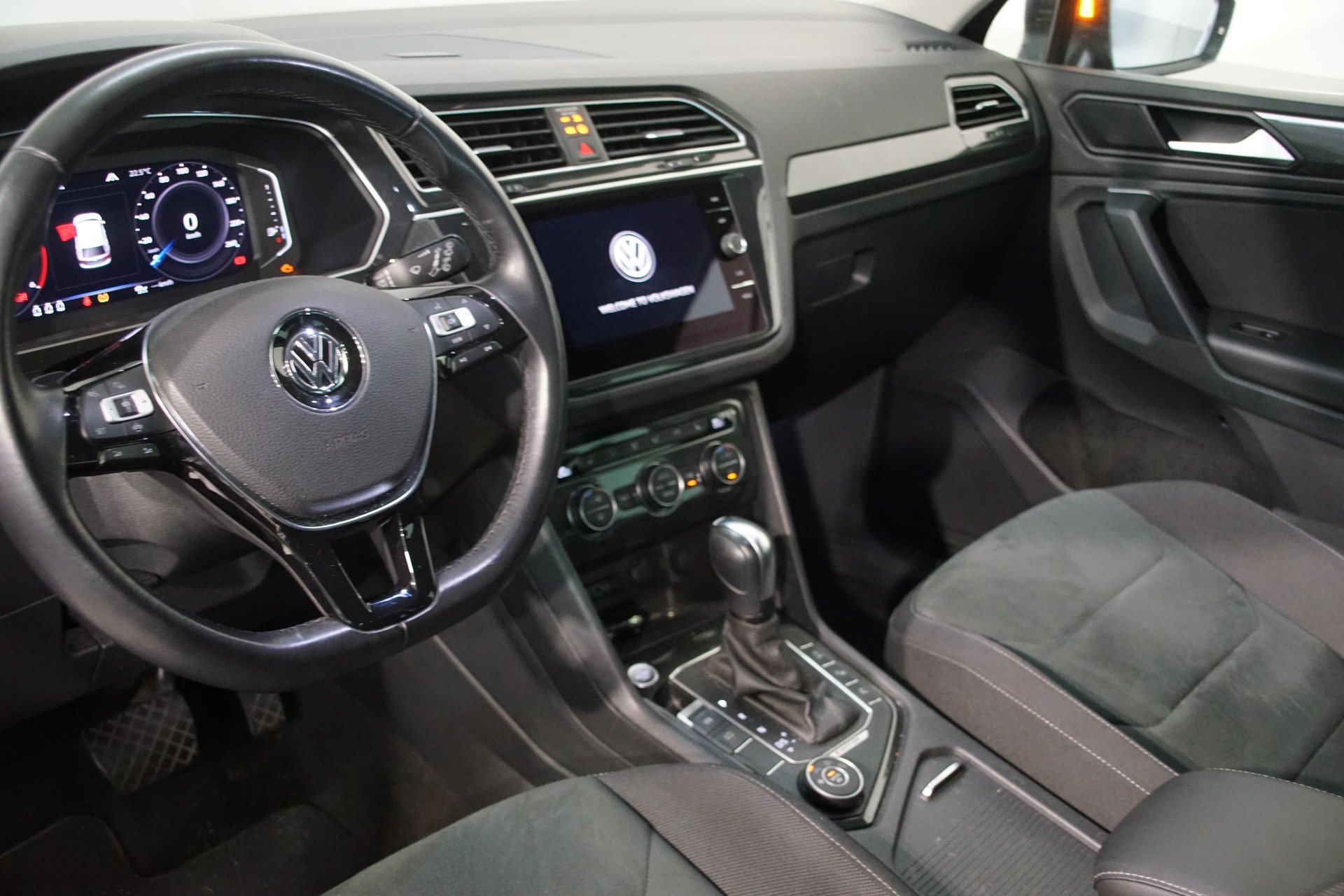 VW Tiguan 2.0 TDI SCR Highline 4Motion DSG-image-12