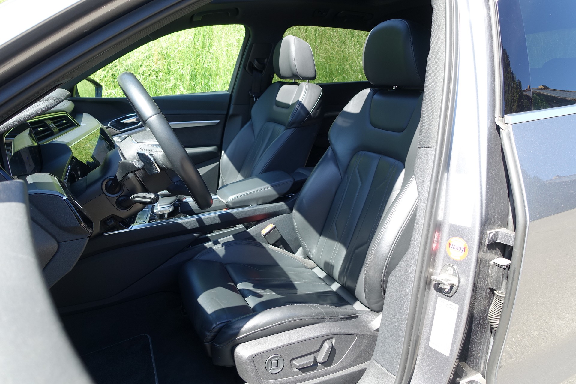 AUDI e-tron 55 Advanced quattro-image-3