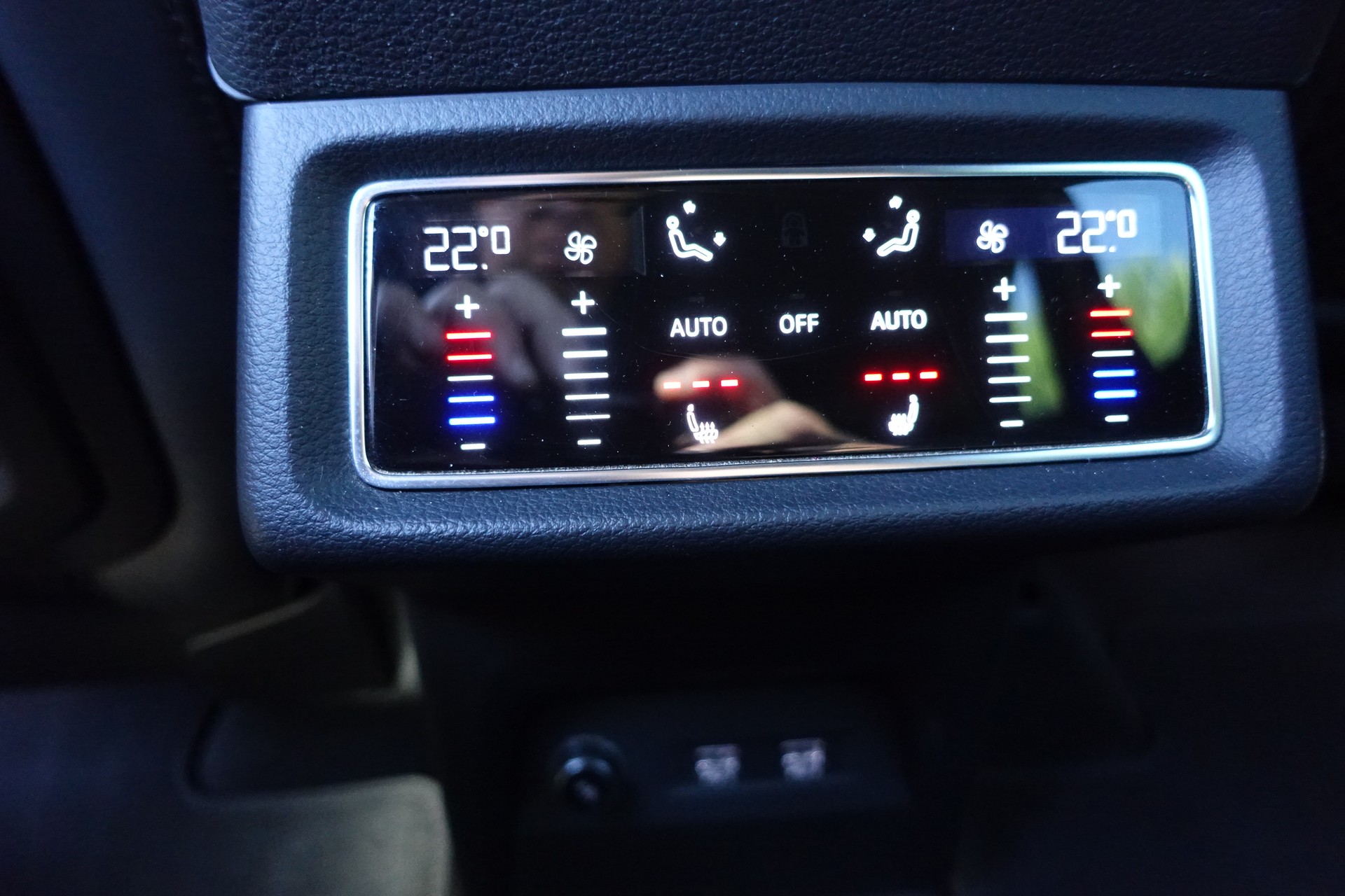 AUDI e-tron 55 Advanced quattro-image-11