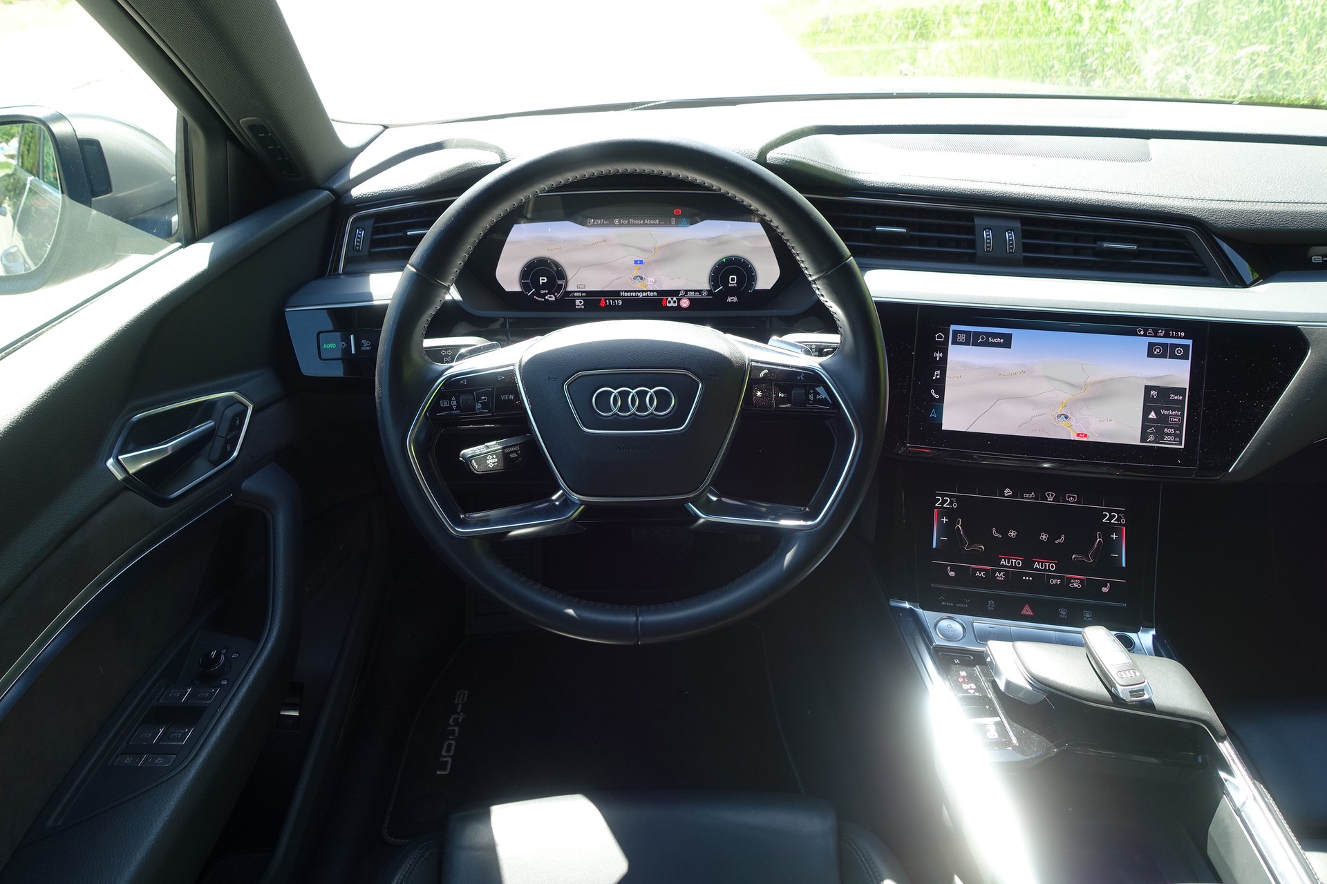 AUDI e-tron 55 Advanced quattro-image-2