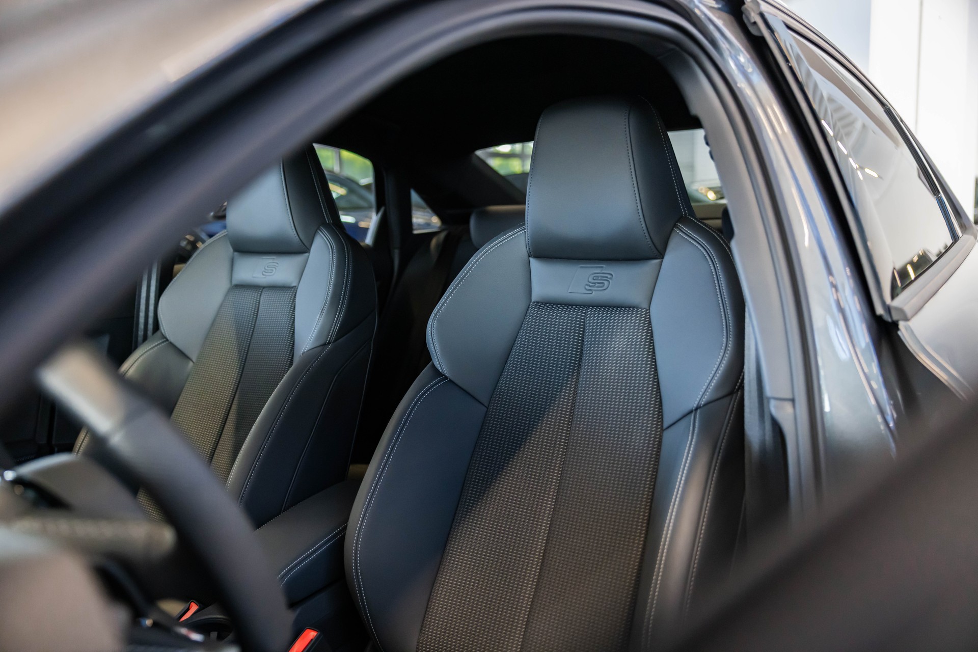 AUDI S3 Limousine 2.0 TFSI quattro S-Tronic / Virtual Cockpit / Led Scheinwerfer-image-13