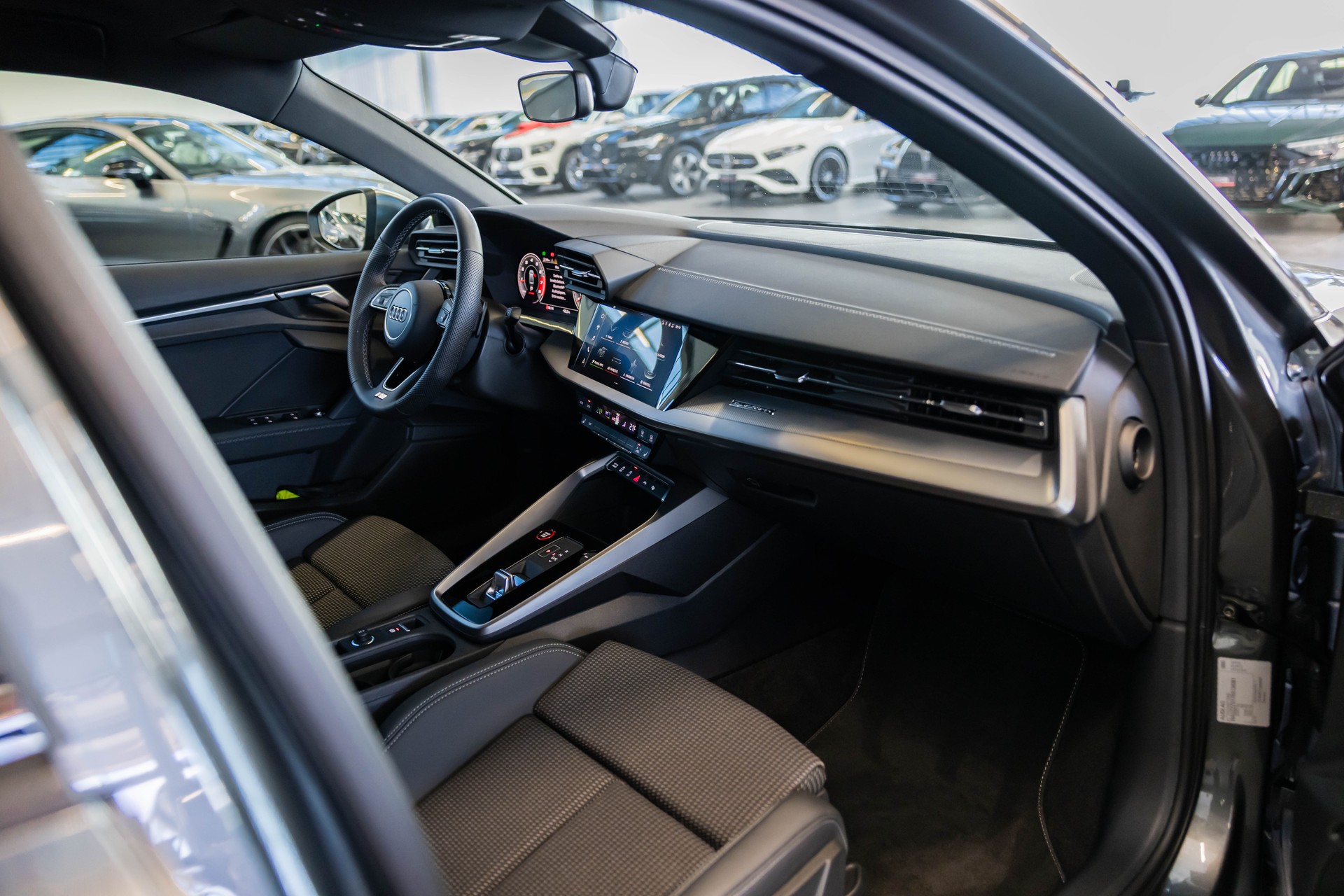 AUDI S3 Limousine 2.0 TFSI quattro S-Tronic / Virtual Cockpit / Led Scheinwerfer-image-18