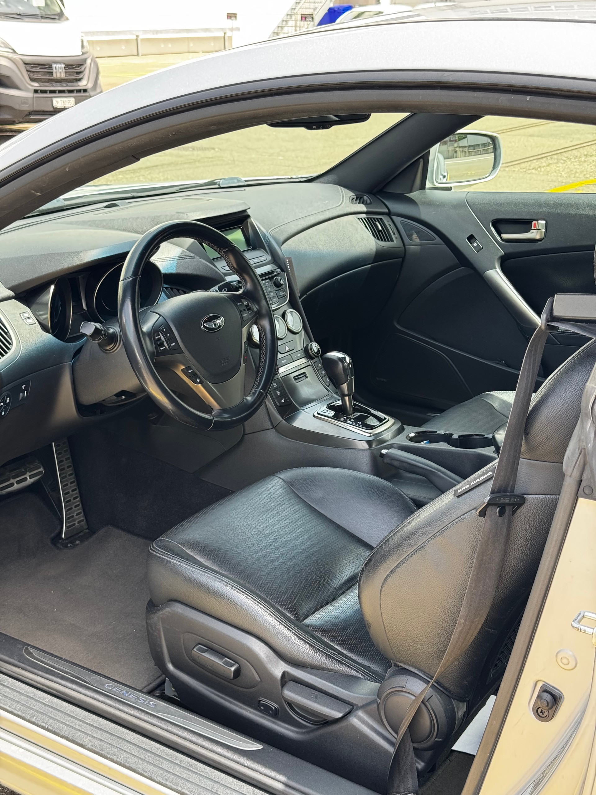 HYUNDAI Genesis 2.0 Turbo Automatic-image-4