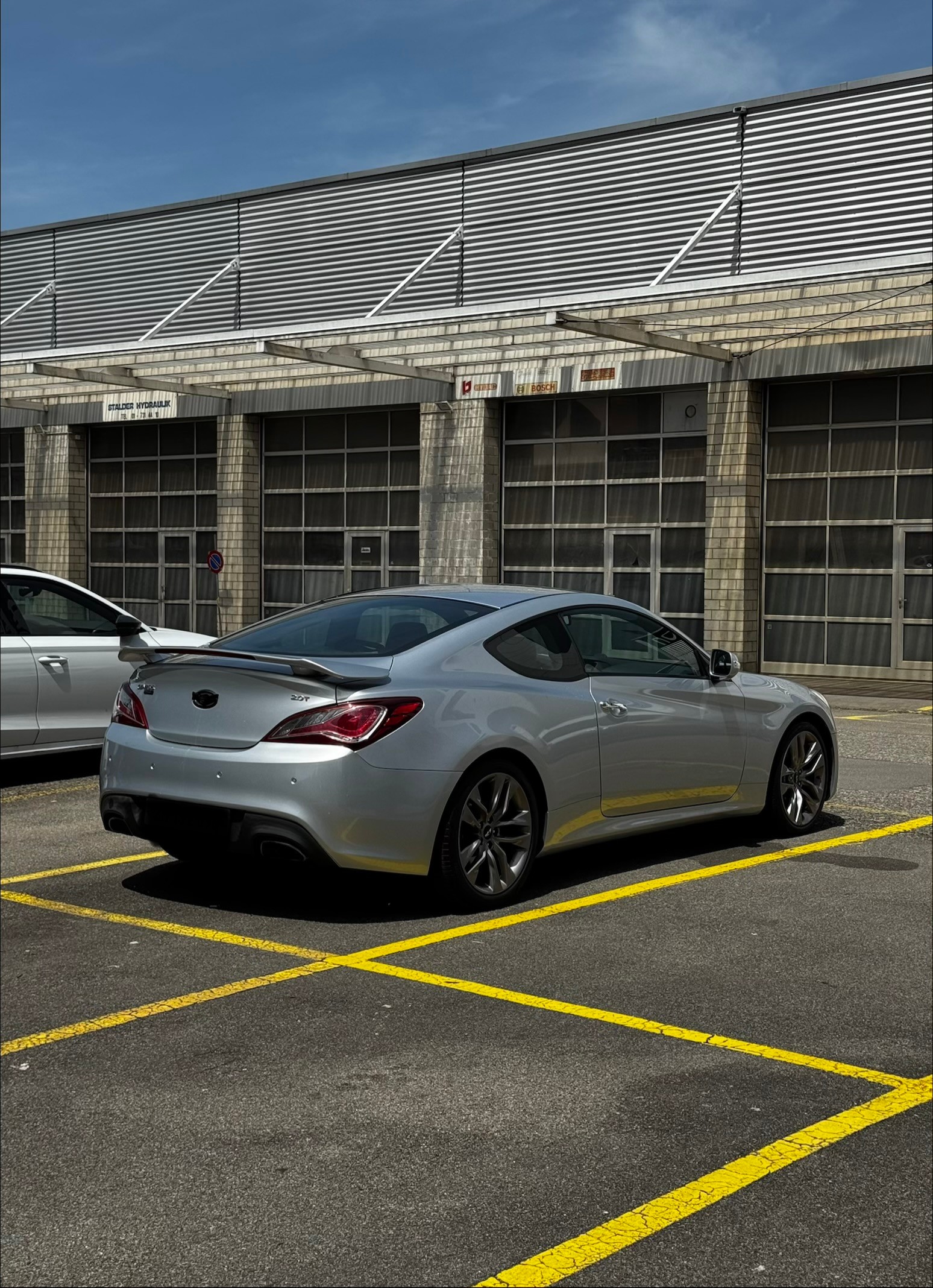 HYUNDAI Genesis 2.0 Turbo Automatic-image-1