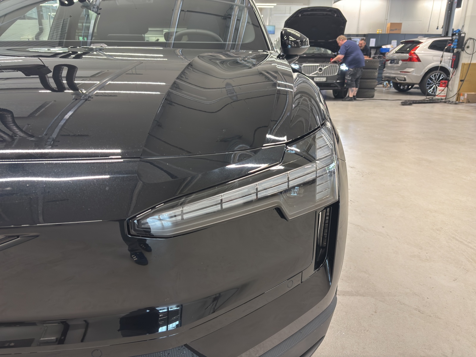 VOLVO EX30 Plus XCENTRIC Black Edition-image-12