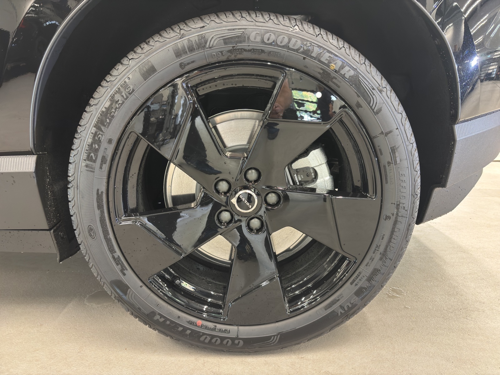 VOLVO EX30 Plus XCENTRIC Black Edition-image-14