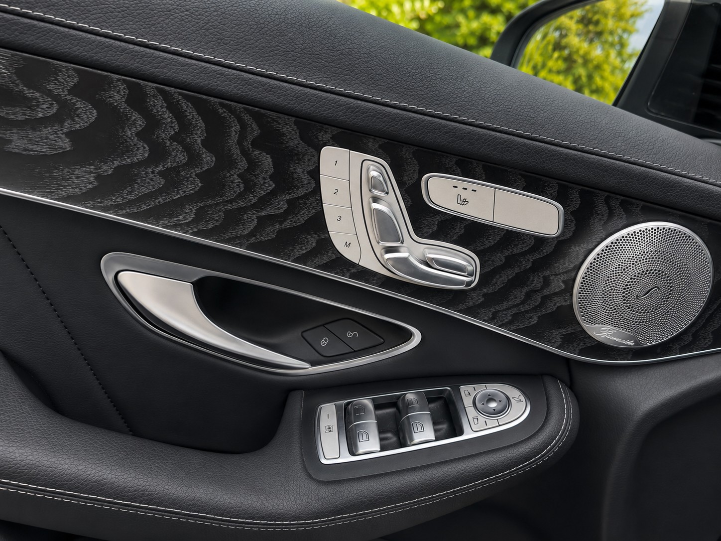 MERCEDES-BENZ GLC 350 e AMG Line 4m-image-3