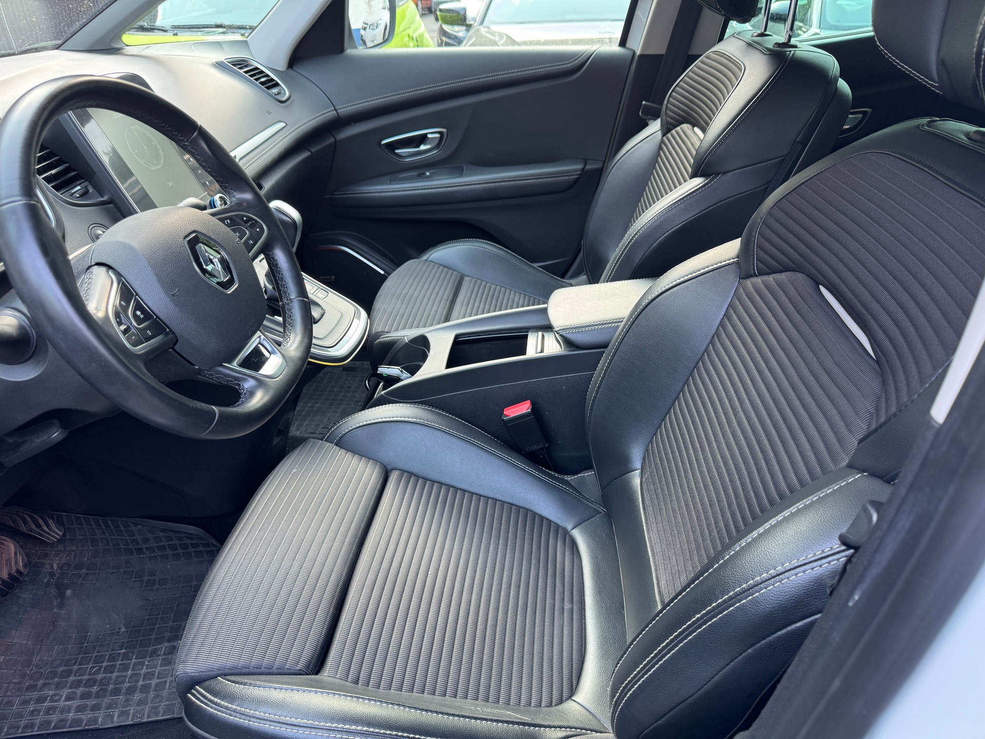 RENAULT Grand Scénic 1.6 dCi Bose EDC-image-8