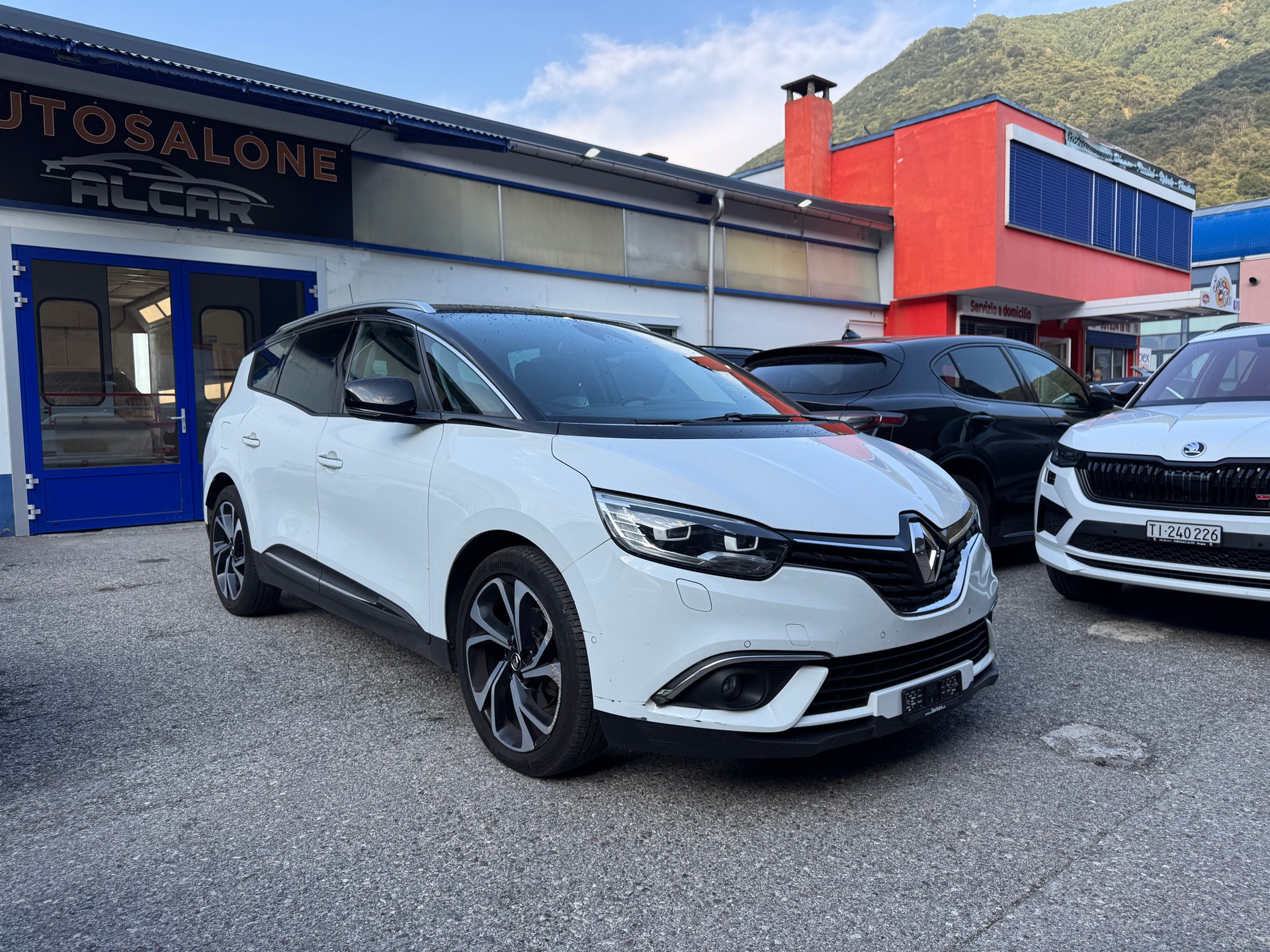 RENAULT Grand Scénic 1.6 dCi Bose EDC-image-1