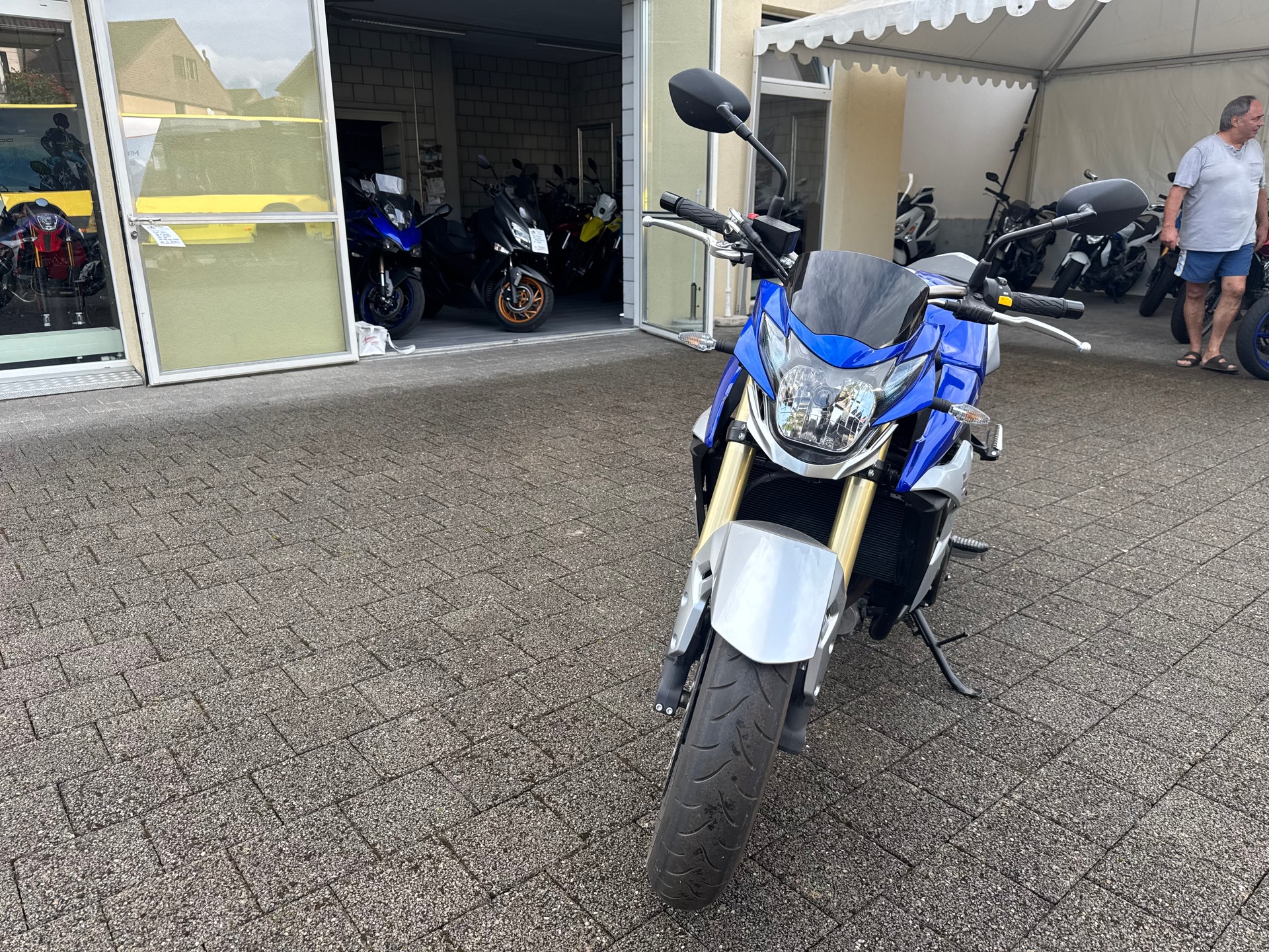 SUZUKI GSR 750 ABS-image-1