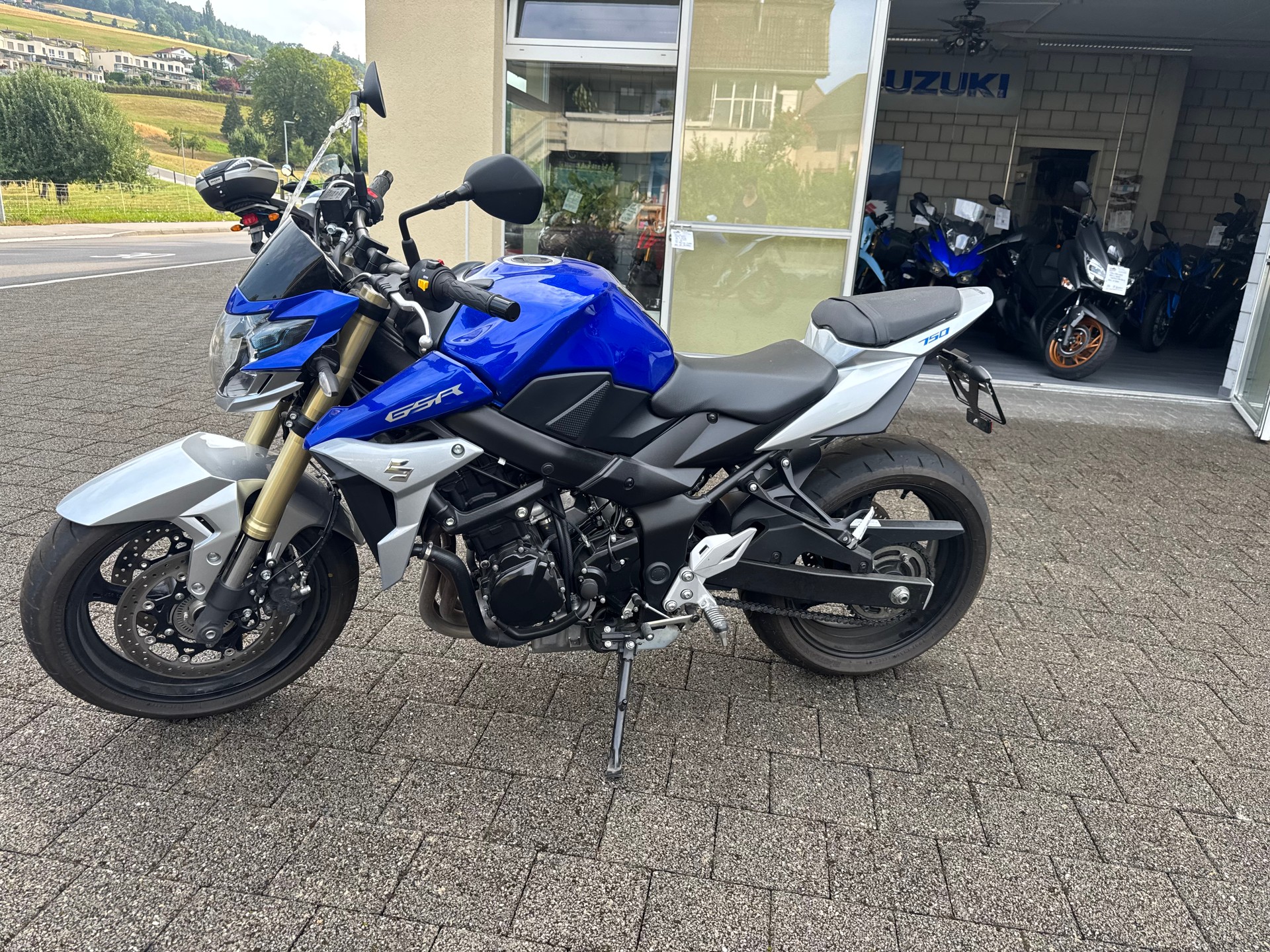 SUZUKI GSR 750 ABS-image-0
