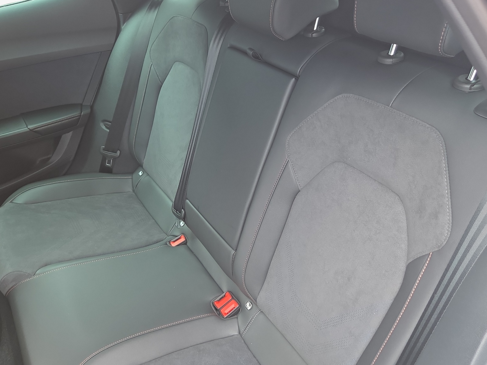 CUPRA Formentor 1.5 TSI DSG-image-11
