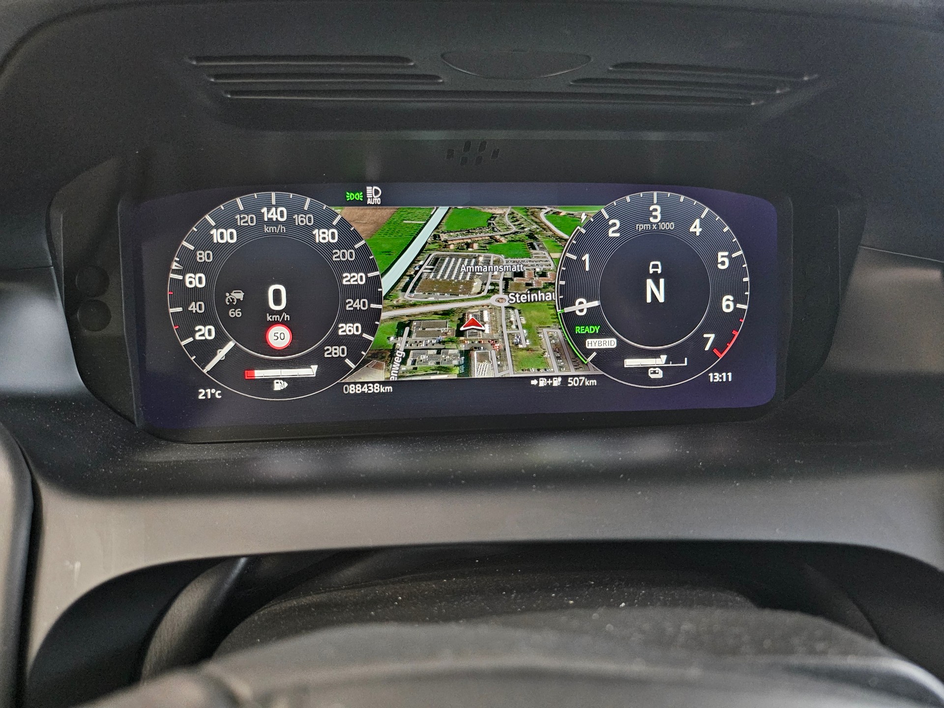 LAND ROVER 1.5 T 300e R-Dynamic HSE-image-6