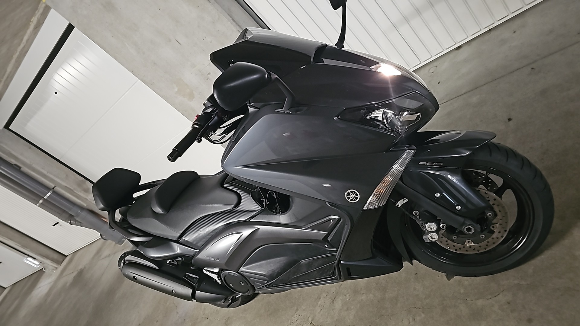 YAMAHA T-MAX XP 530 ABS-image-3