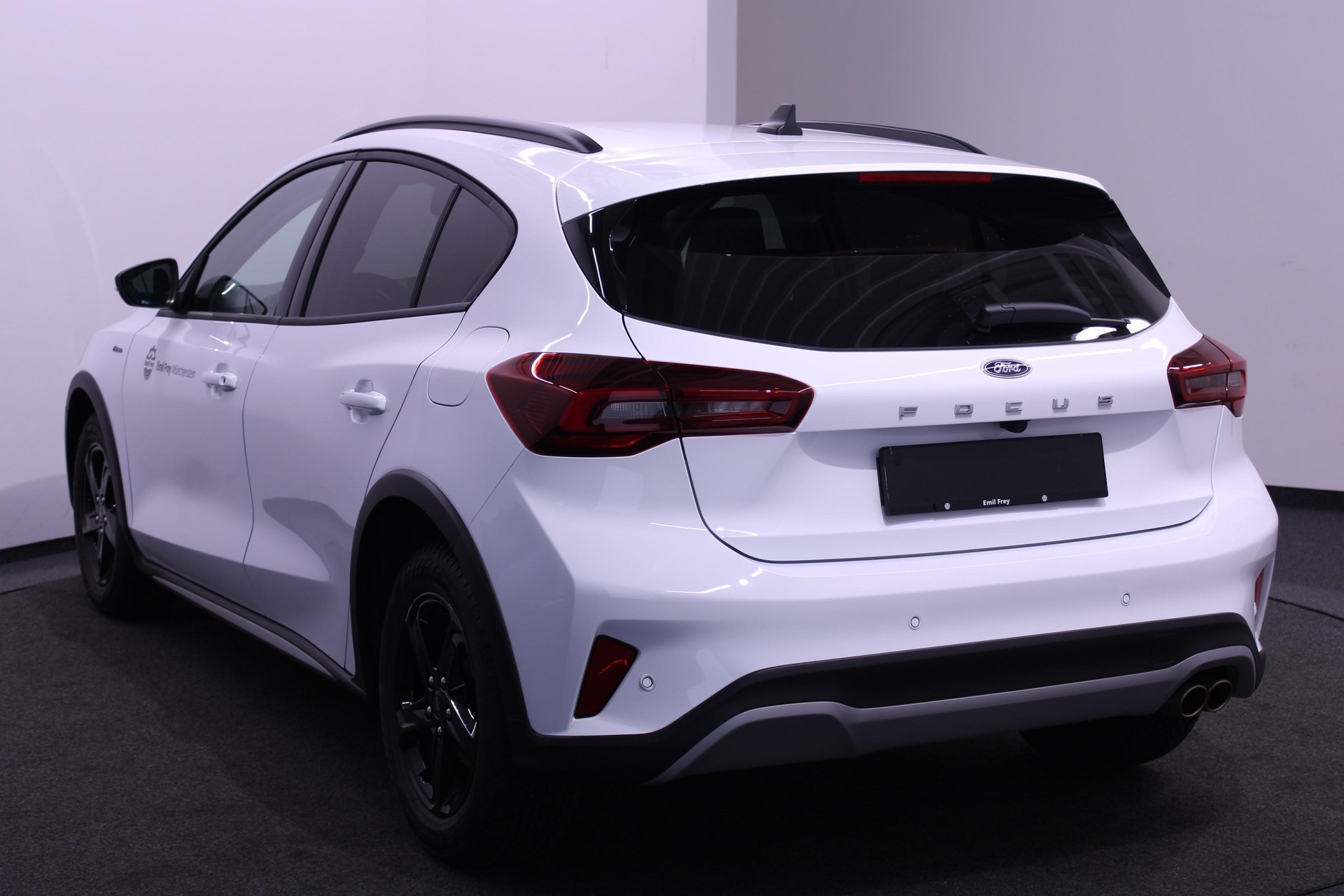 FORD Focus 1.0i EcoB Hybrid 125 Active X-showroom-element-2