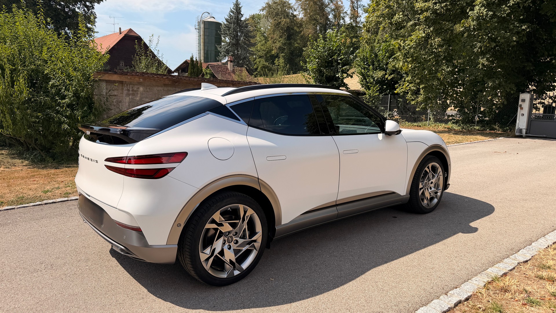 GENESIS Dual Motor Sport AWD-image-3