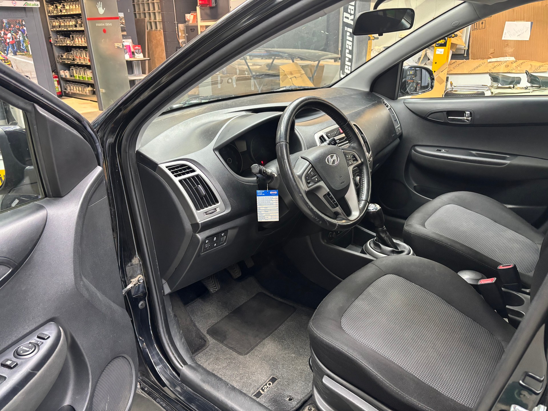 HYUNDAI i20 1.4 Style-image-9