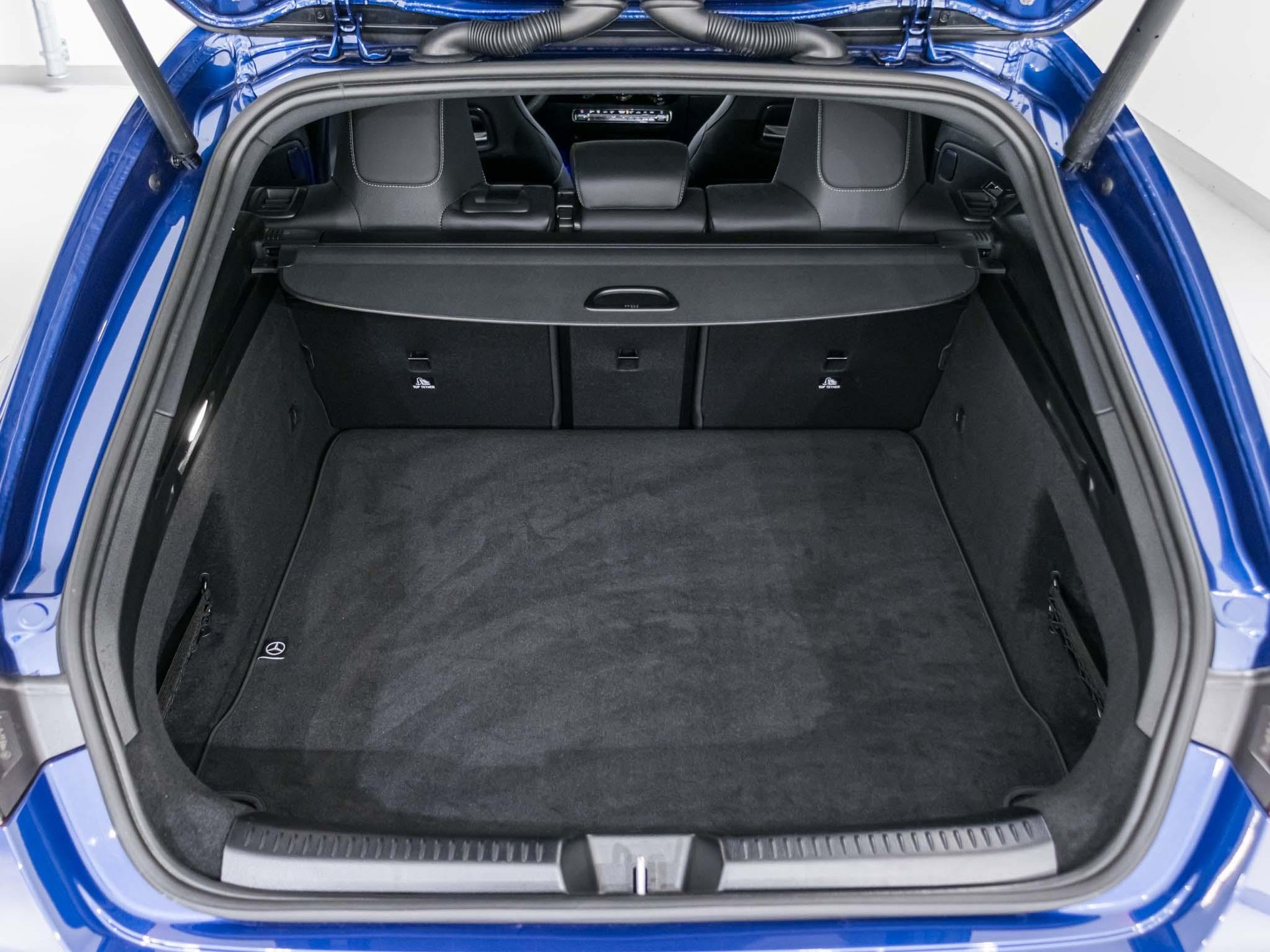 MERCEDES-BENZ CLA 35 AMG 4MATIC Shooting Brake-image-13