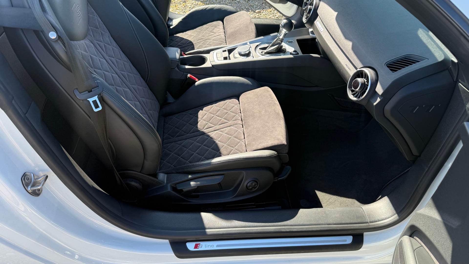 AUDI TT Roadster 2.0 TFSI S-tronic-image-7