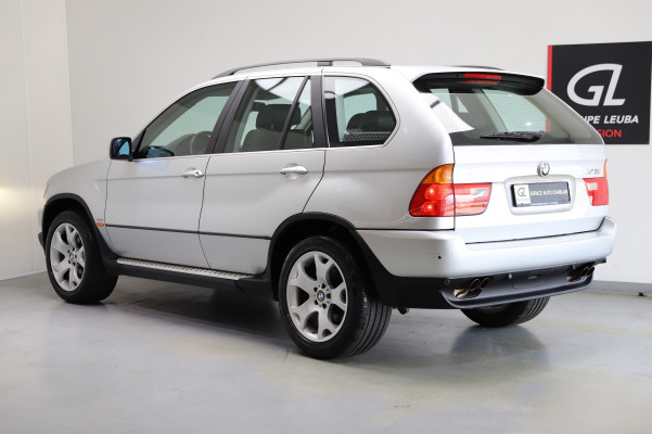 BMW X5 4.4i-showroom-element-2