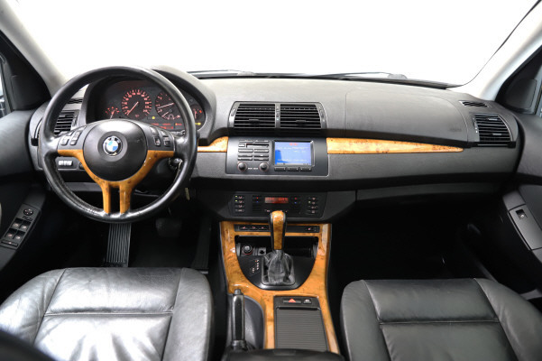 BMW X5 4.4i-image-9