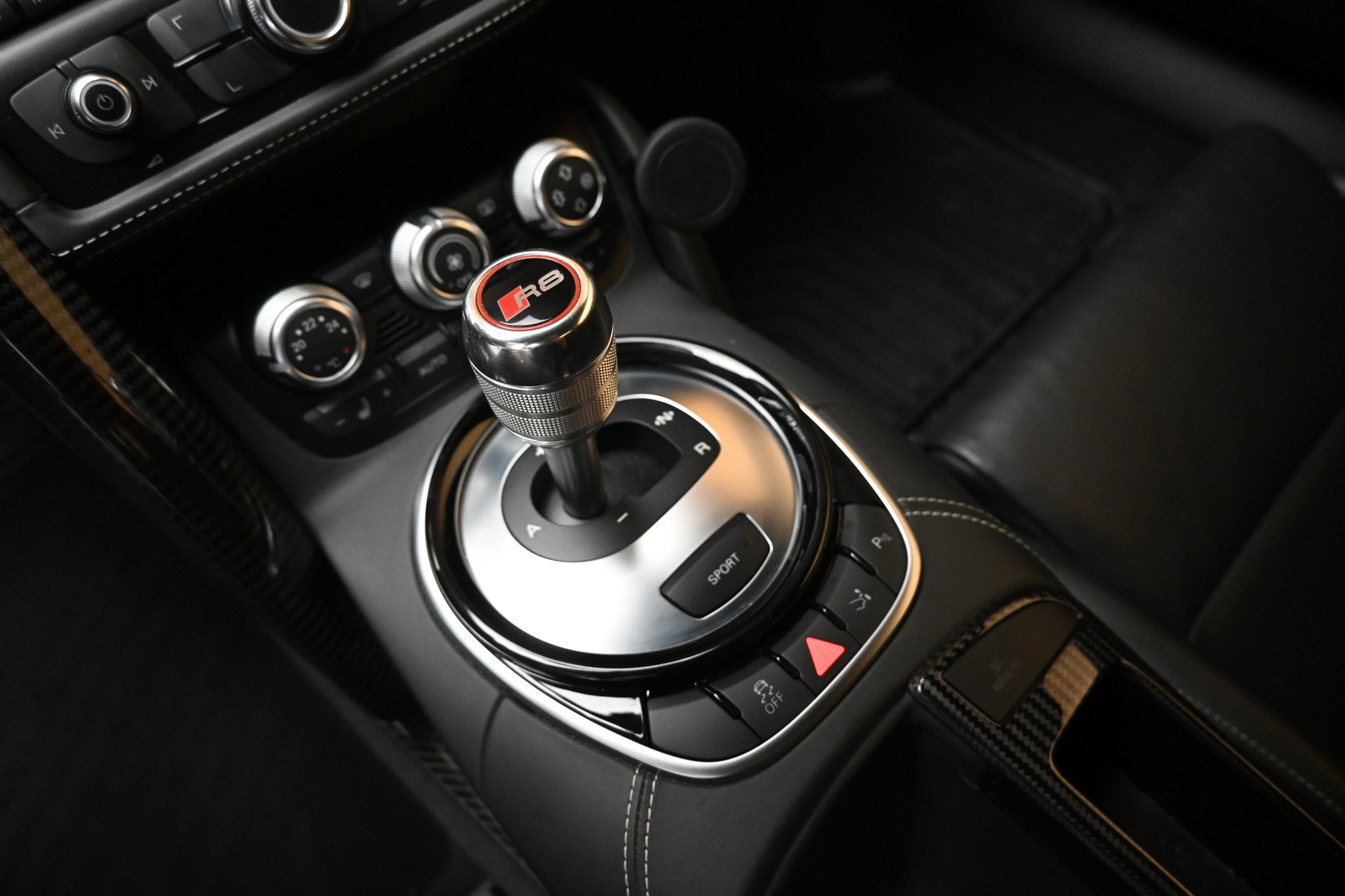 AUDI 5.2 FSI V10 plus quattro S-Tr-image-5