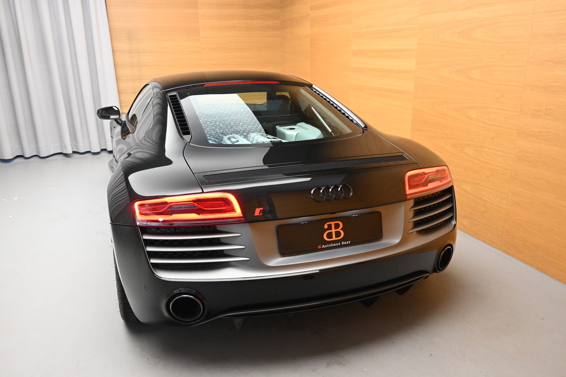 AUDI 5.2 FSI V10 plus quattro S-Tr-image-2