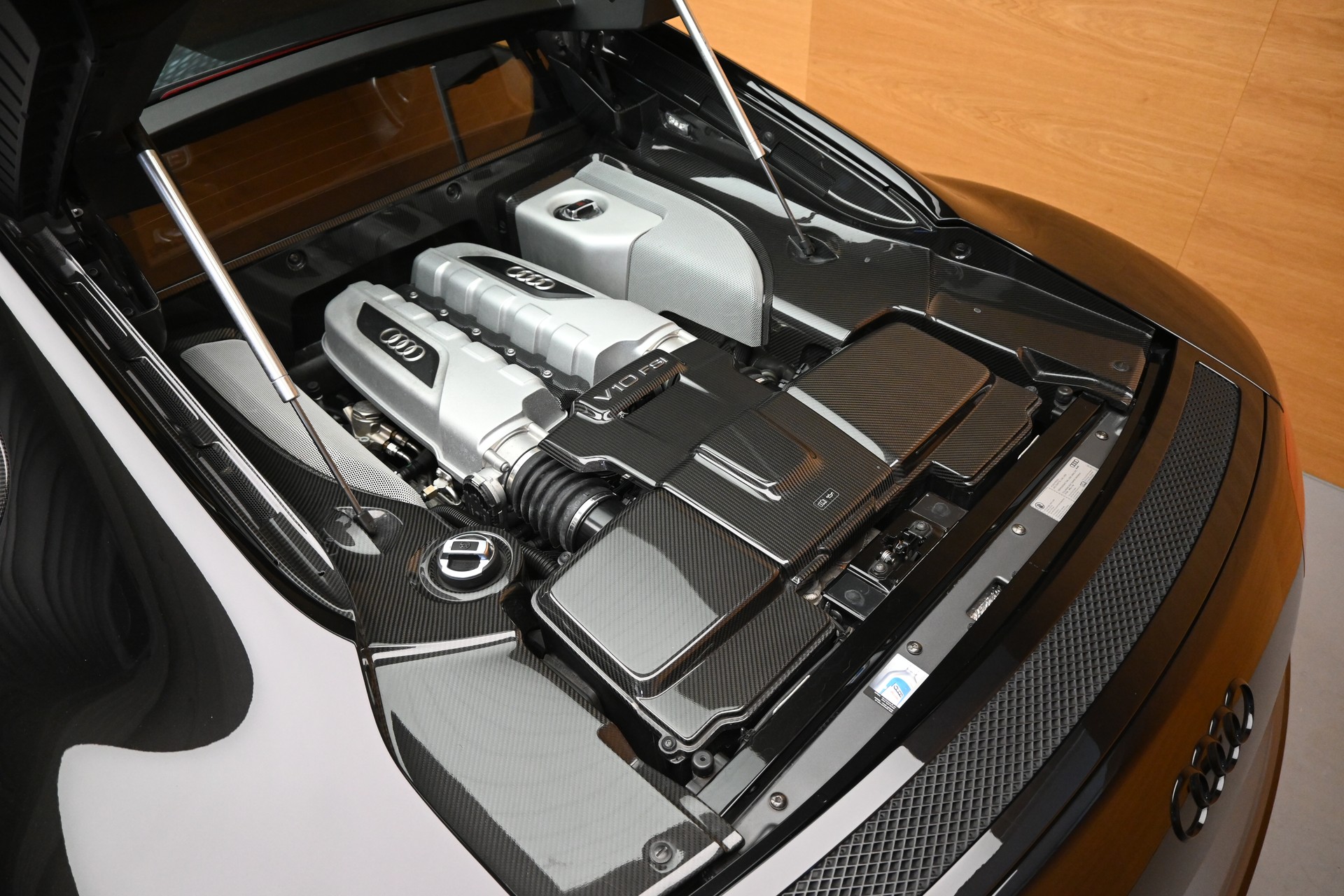 AUDI 5.2 FSI V10 plus quattro S-Tr-image-3