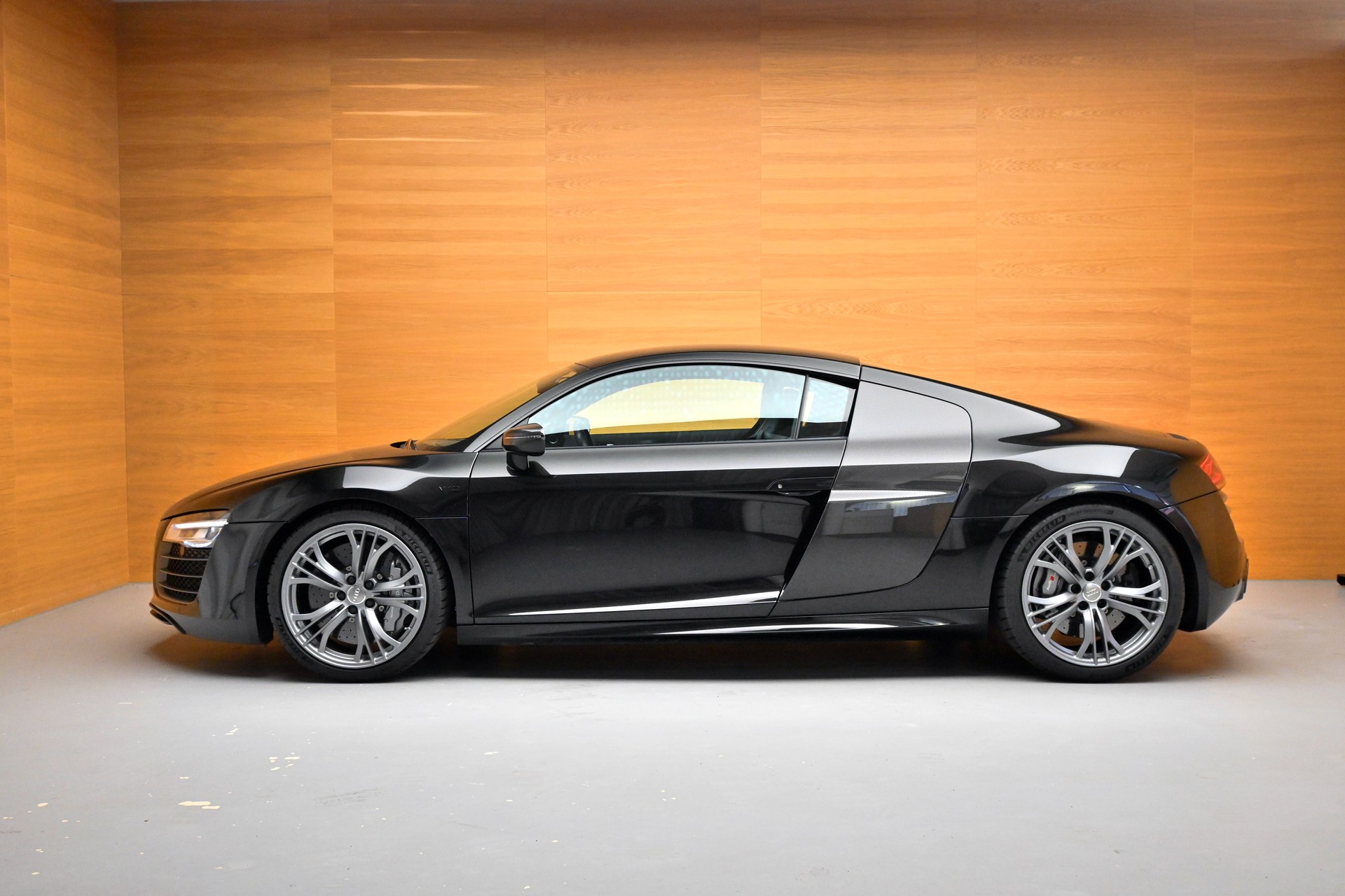 AUDI 5.2 FSI V10 plus quattro S-Tr-image-1